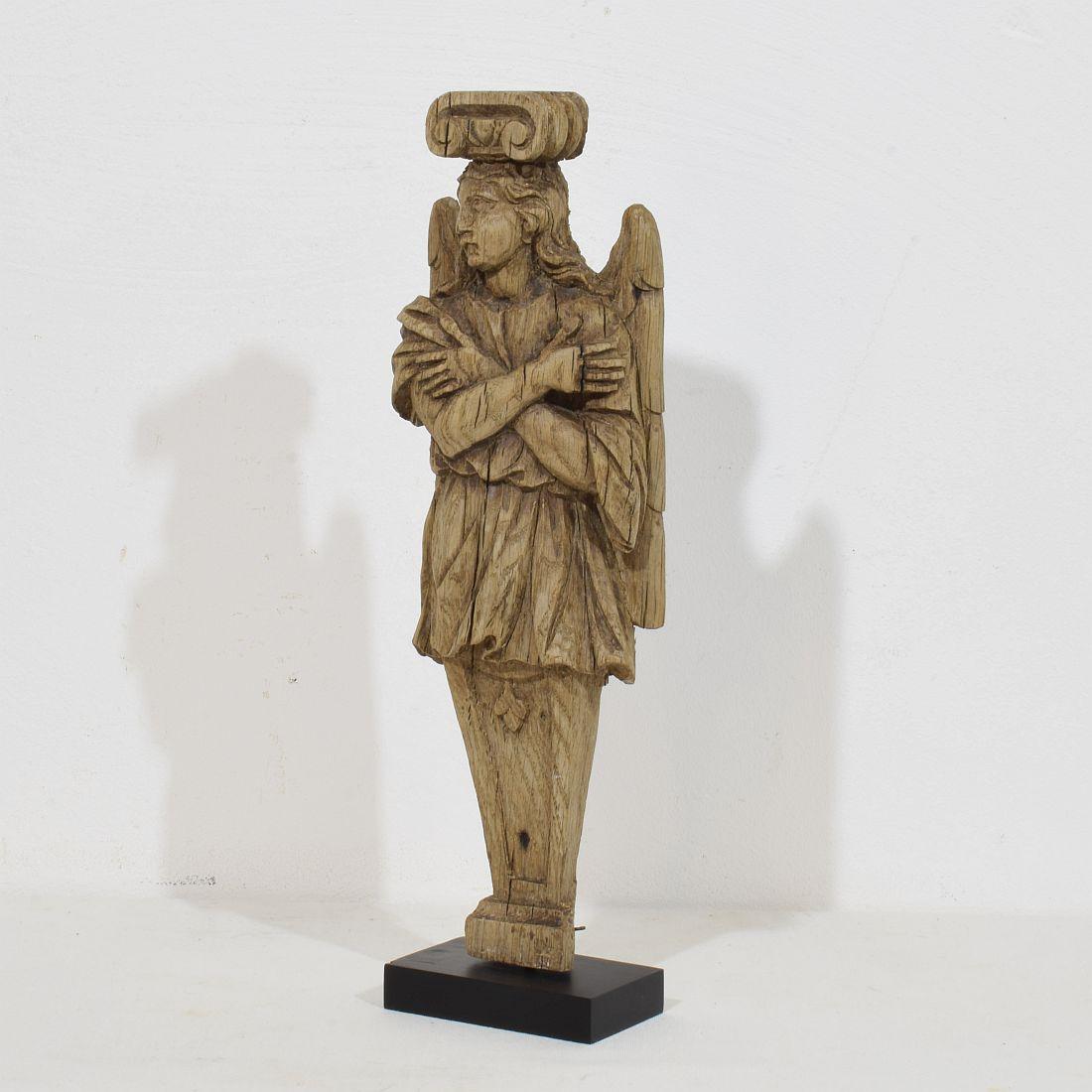 Neoclassico Figura di angelo cariatide in legno di Oak, intagliata a mano, francese del XVIII secolo in vendita