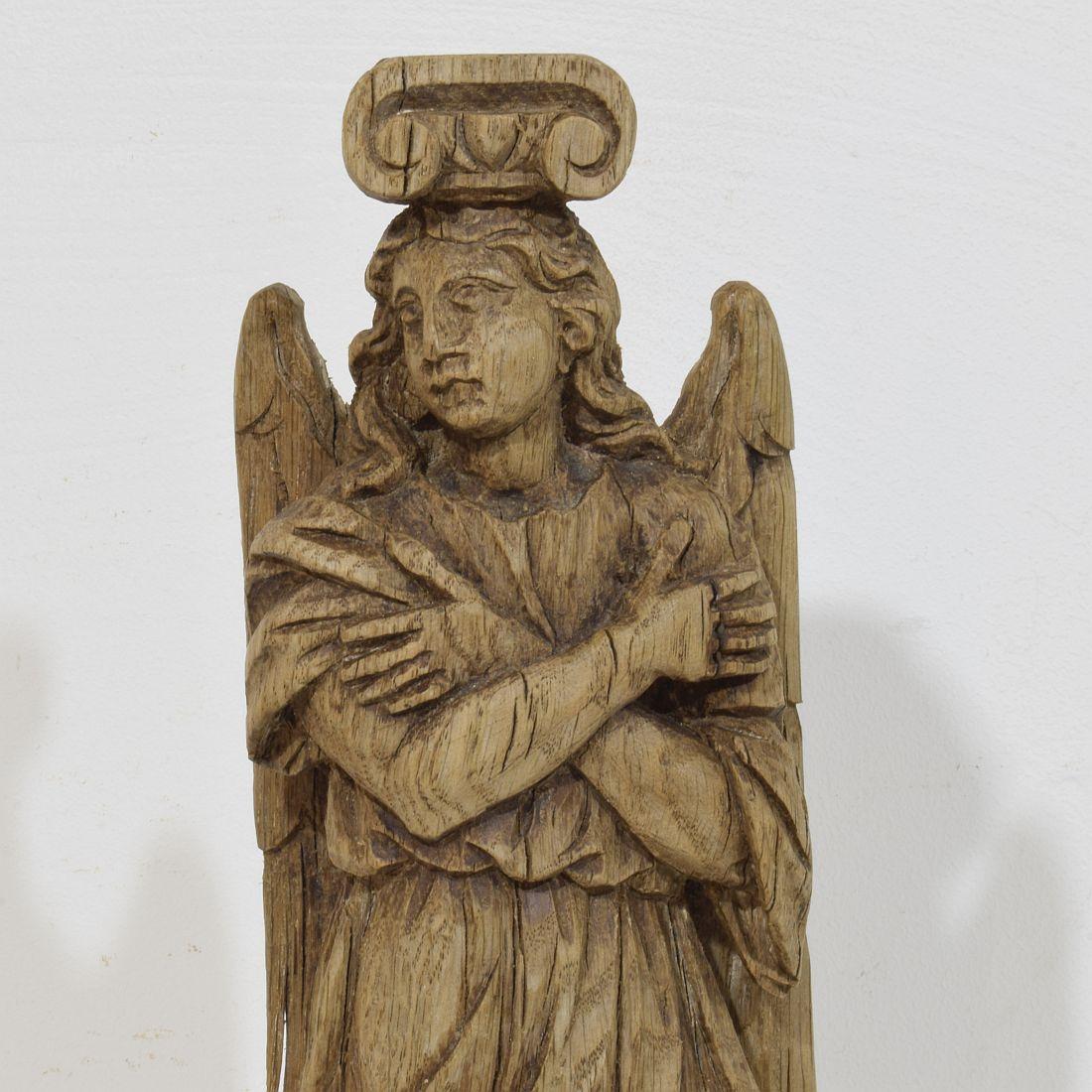 Quercia Figura di angelo cariatide in legno di Oak, intagliata a mano, francese del XVIII secolo in vendita