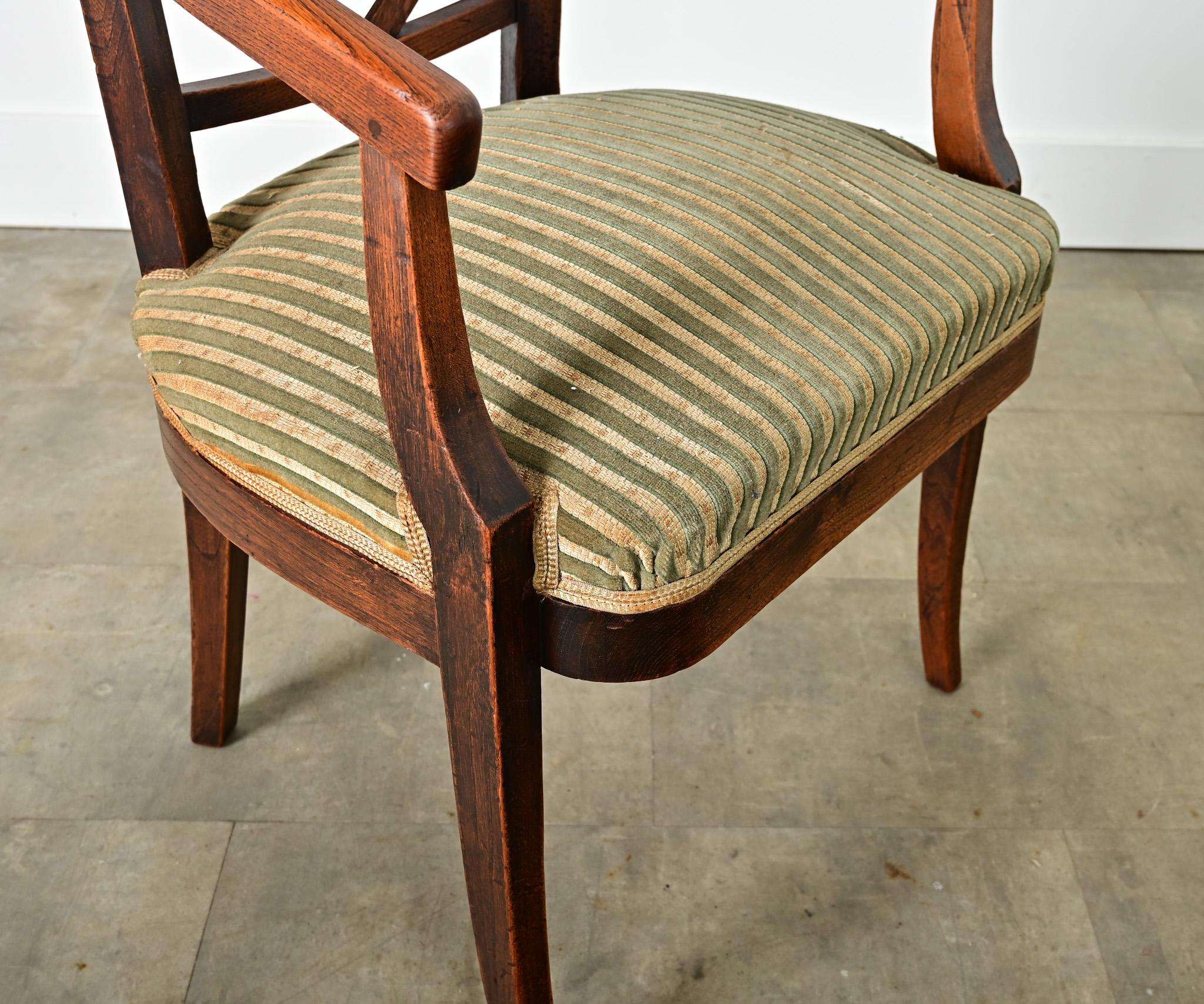 Französischer Eichen-Sessel aus dem 18. (Messing) im Angebot