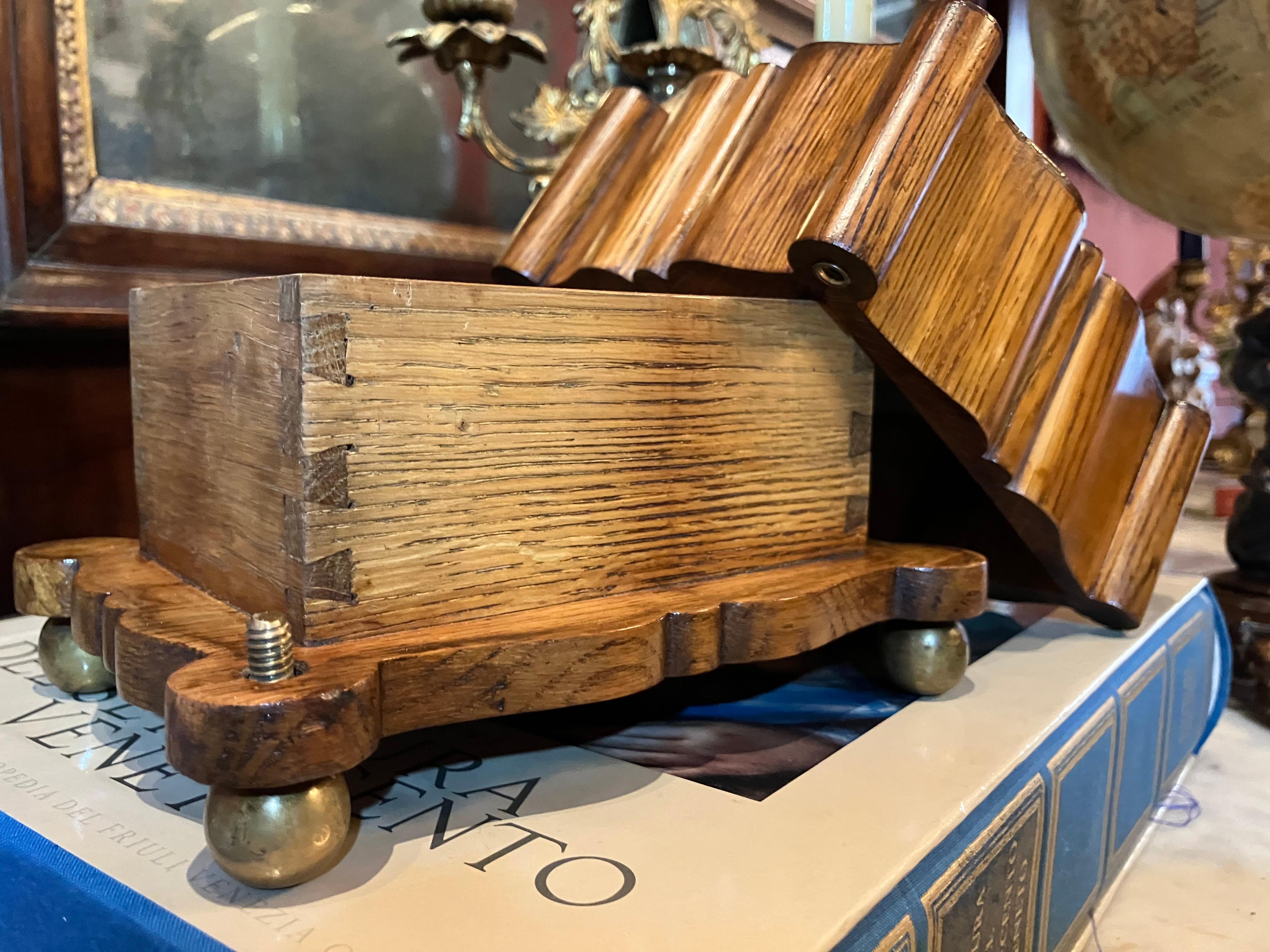 French 18th-Century Oak Box, Hidden Compartment and Herringbone Marquetry In Good Condition In Firenze, IT