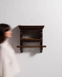 Estante de pared francés del siglo XVIII de roble, pátina original, diseño antiguo