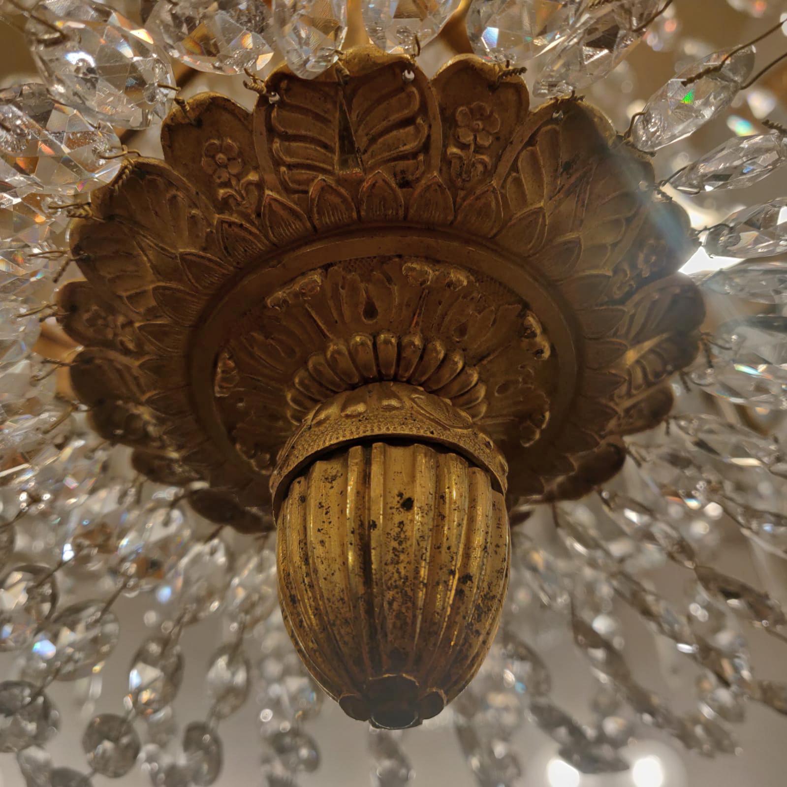 French 18th Century Ormolu and Crystal Chandelier In Good Condition For Sale In Florence, Tuscany