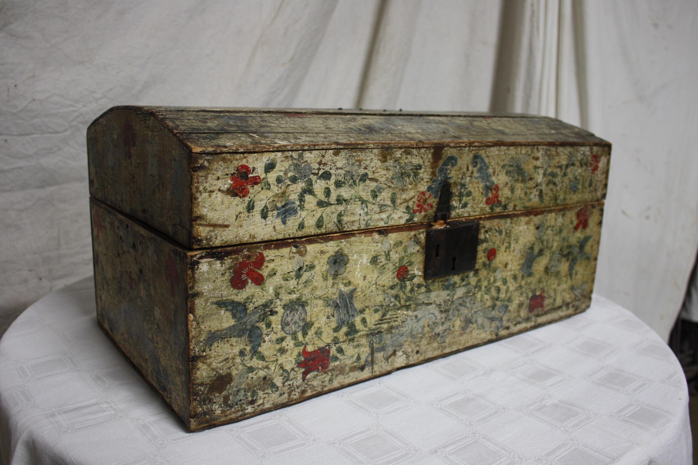 French 18th Century Painted Box For Sale 5