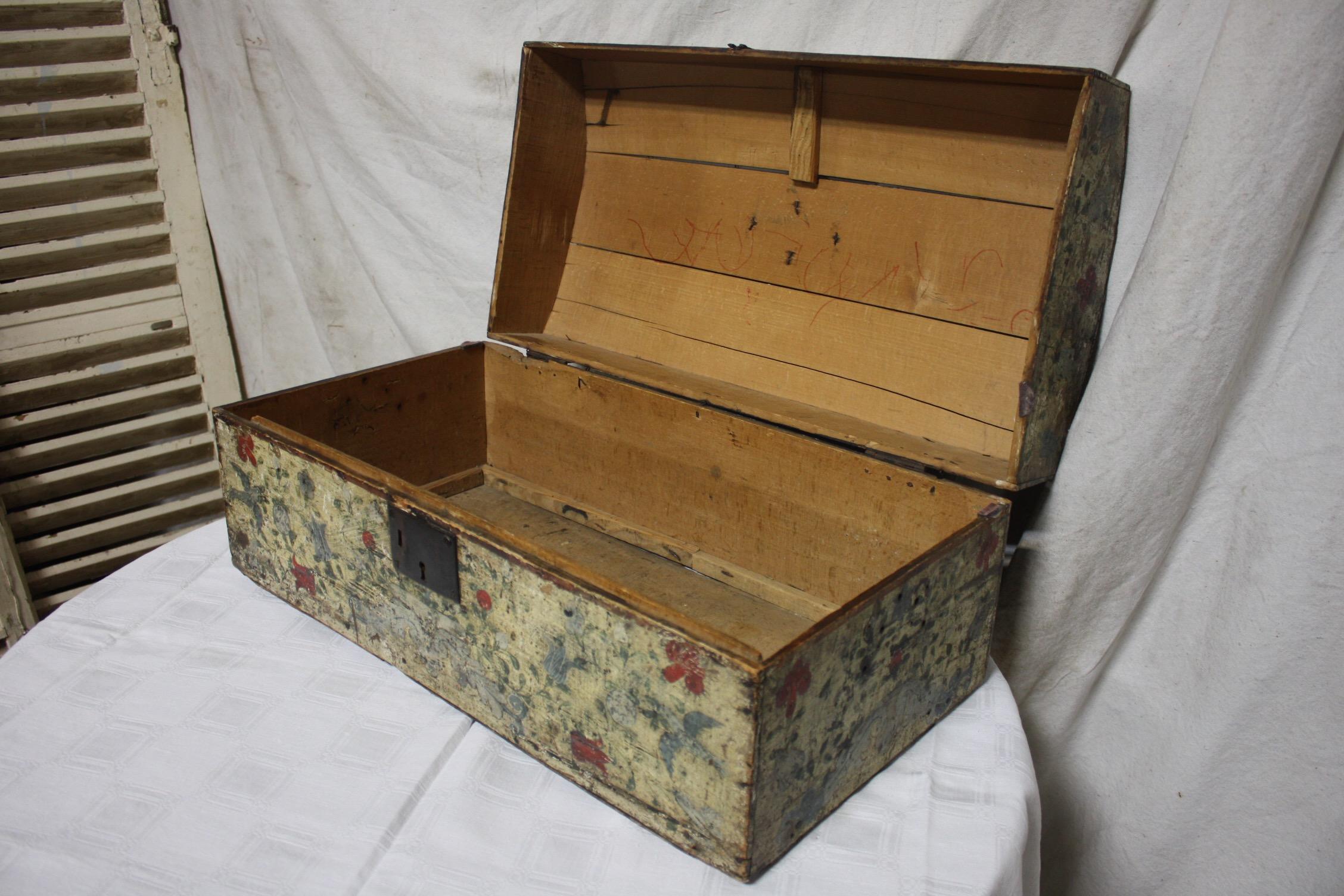 Bemalte Schachtel aus dem 18. Jahrhundert Französisch im Angebot 6