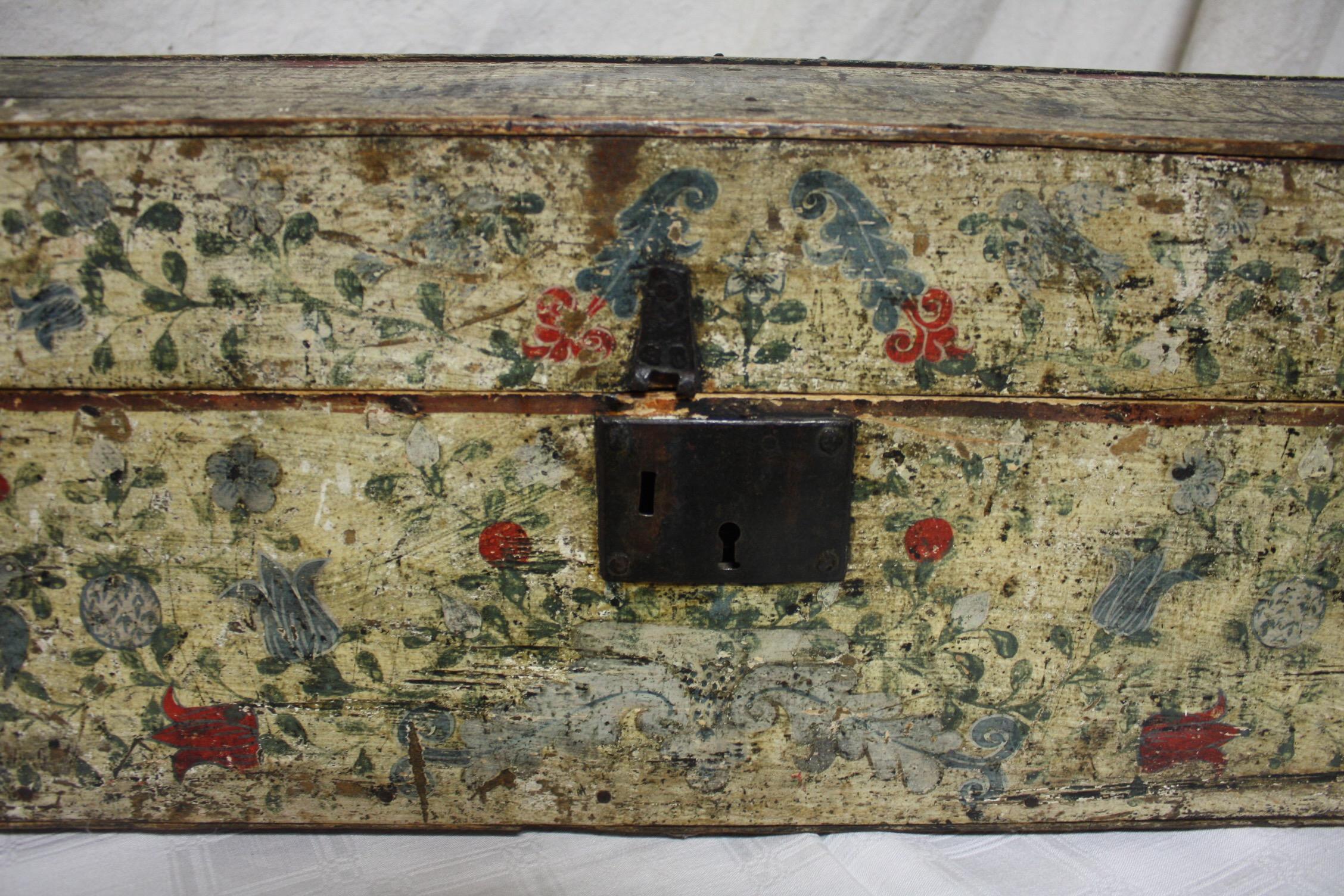 French 18th Century Painted Box In Good Condition For Sale In Stockbridge, GA