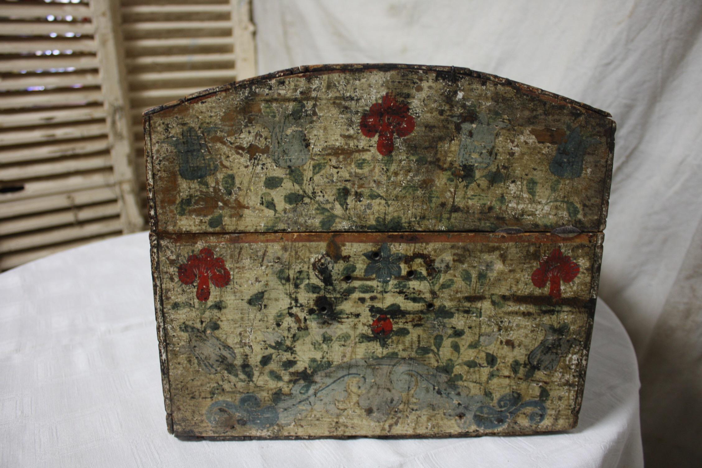 French 18th Century Painted Box For Sale 2