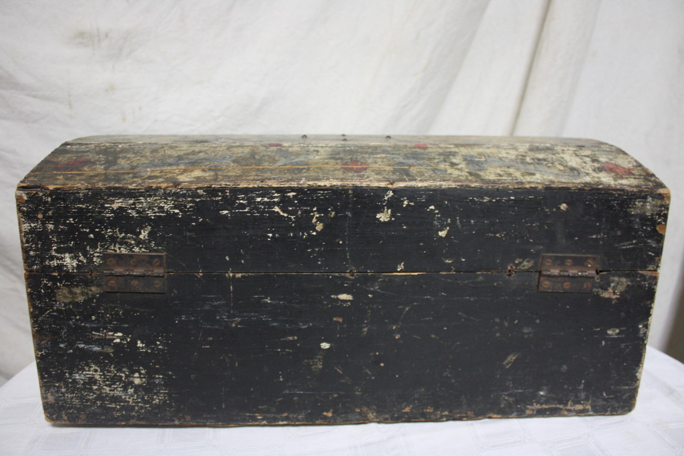French 18th Century Painted Box For Sale 3