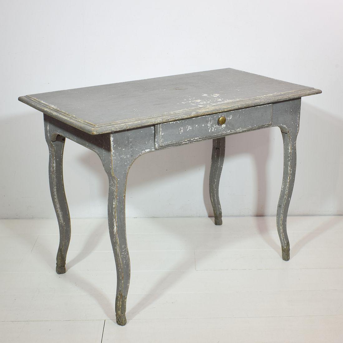 French 18th Century Painted Louis XV Table / Small Desk In Good Condition In Buisson, FR