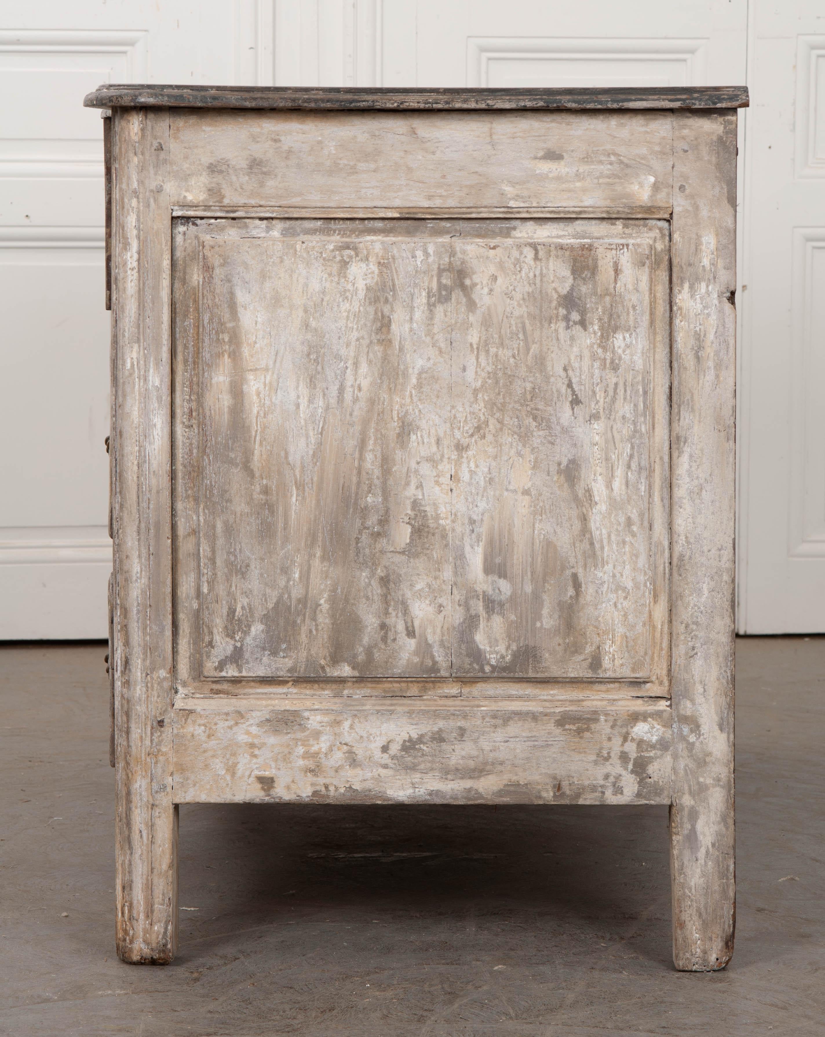 French 18th Century Painted Parisian Commode In Good Condition For Sale In Baton Rouge, LA