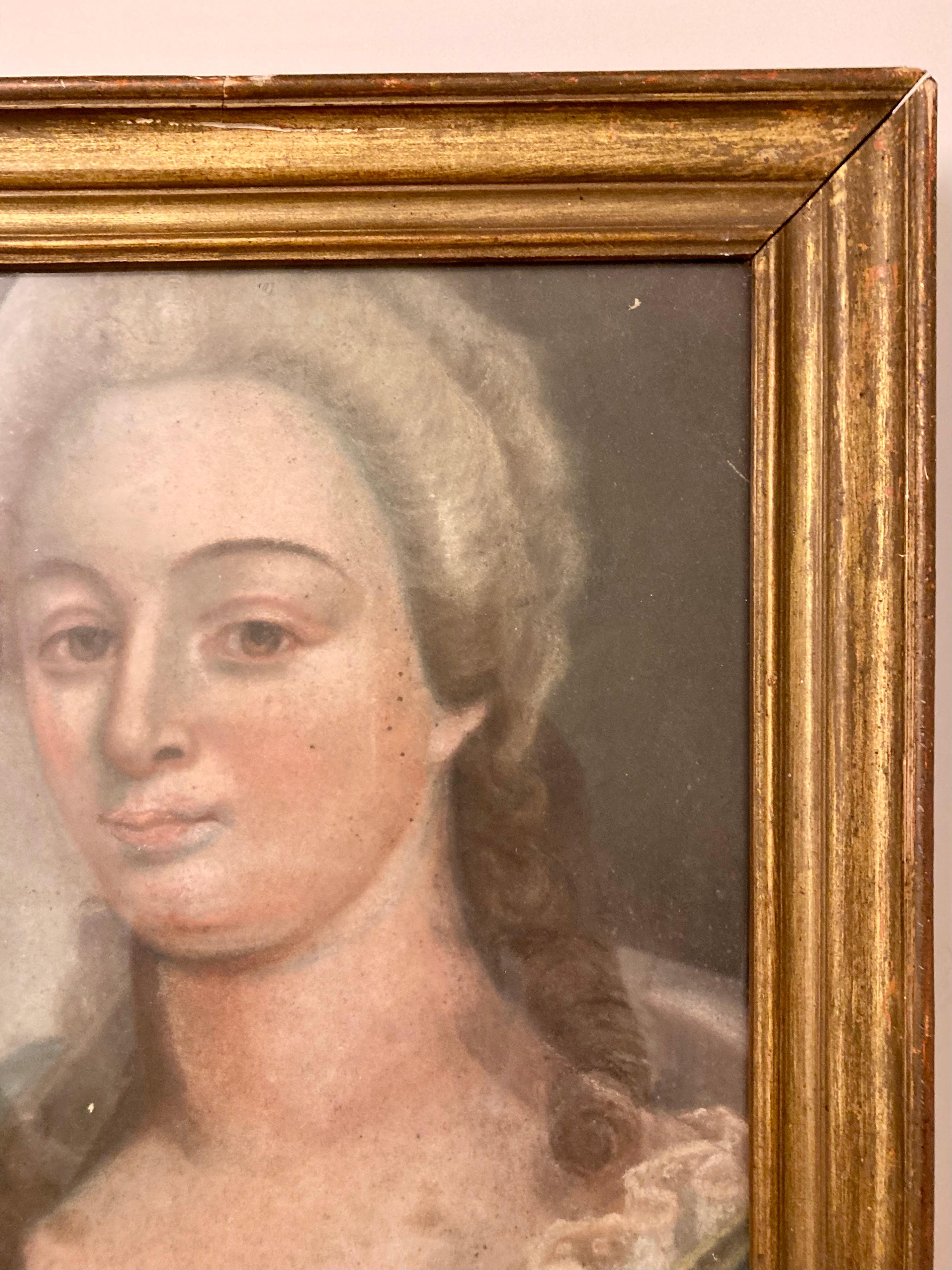French 18th Century Pastel Drawing Portrait of a Lady In Good Condition For Sale In Los Angeles, CA