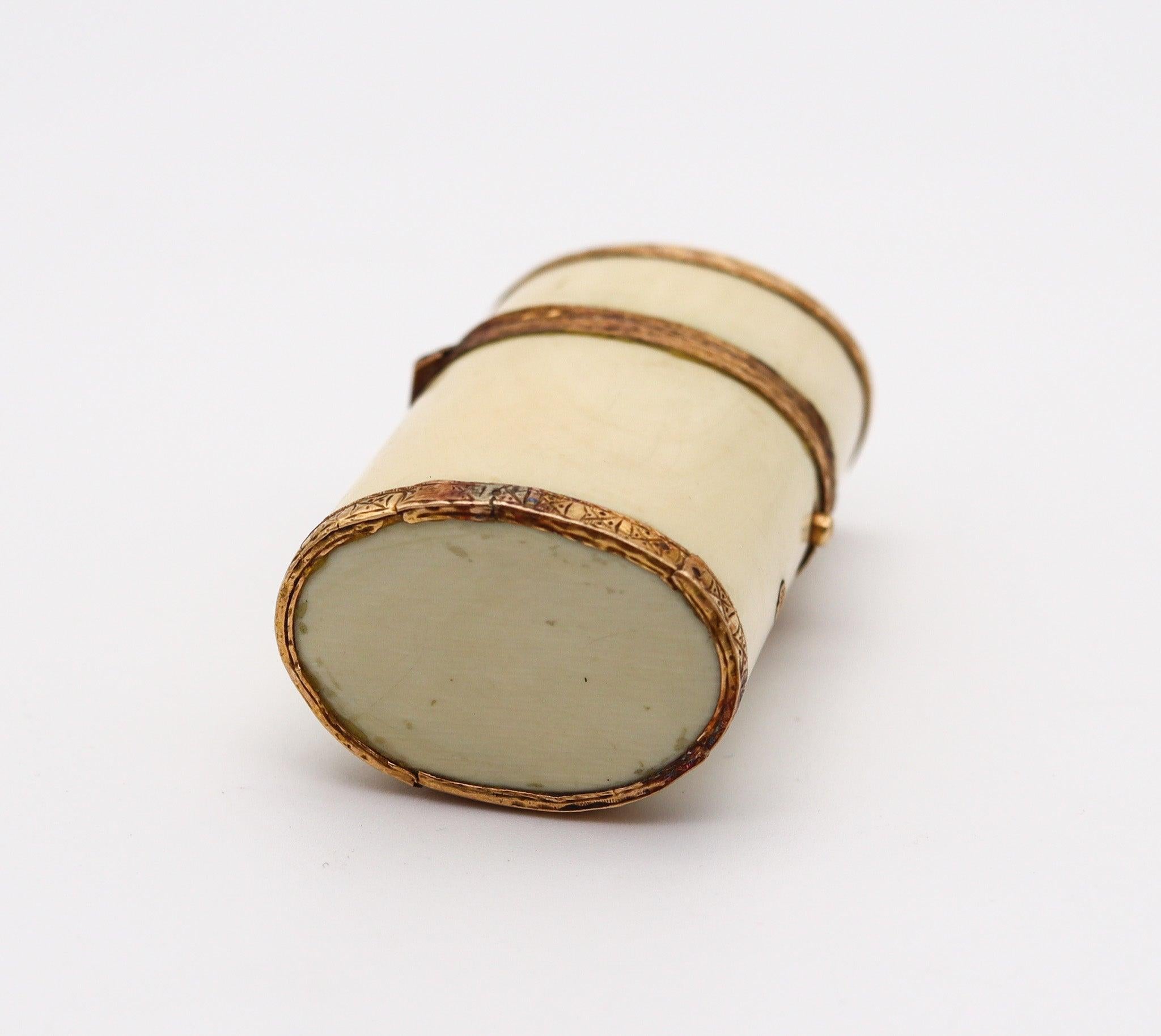 FRENCH 18th Century Perfumed Scents Necessaire Box In 18Kt Yellow Gold & Carving In Good Condition For Sale In Miami, FL