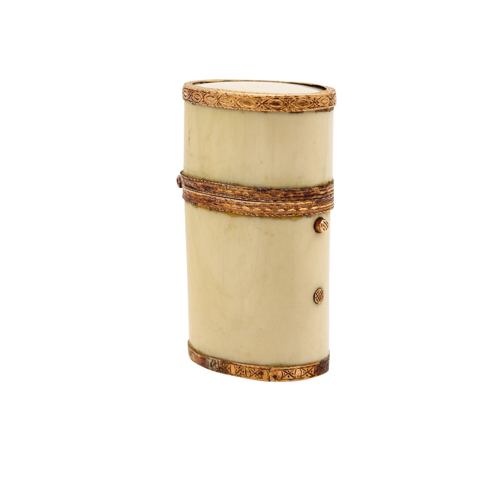 FRENCH 18th Century Perfumed Scents Necessaire Box In 18Kt Yellow Gold & Carving For Sale 1