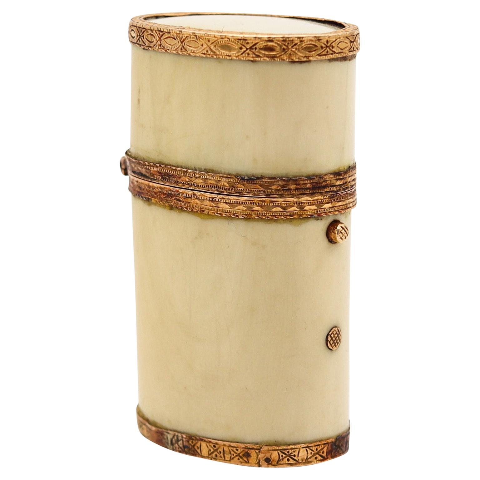 ESTUCHE FRANCÉS DEL SIGLO XVIII Caja de Neceser de Aromas Perfumados en Oro Amarillo de 18Kt y Tallado