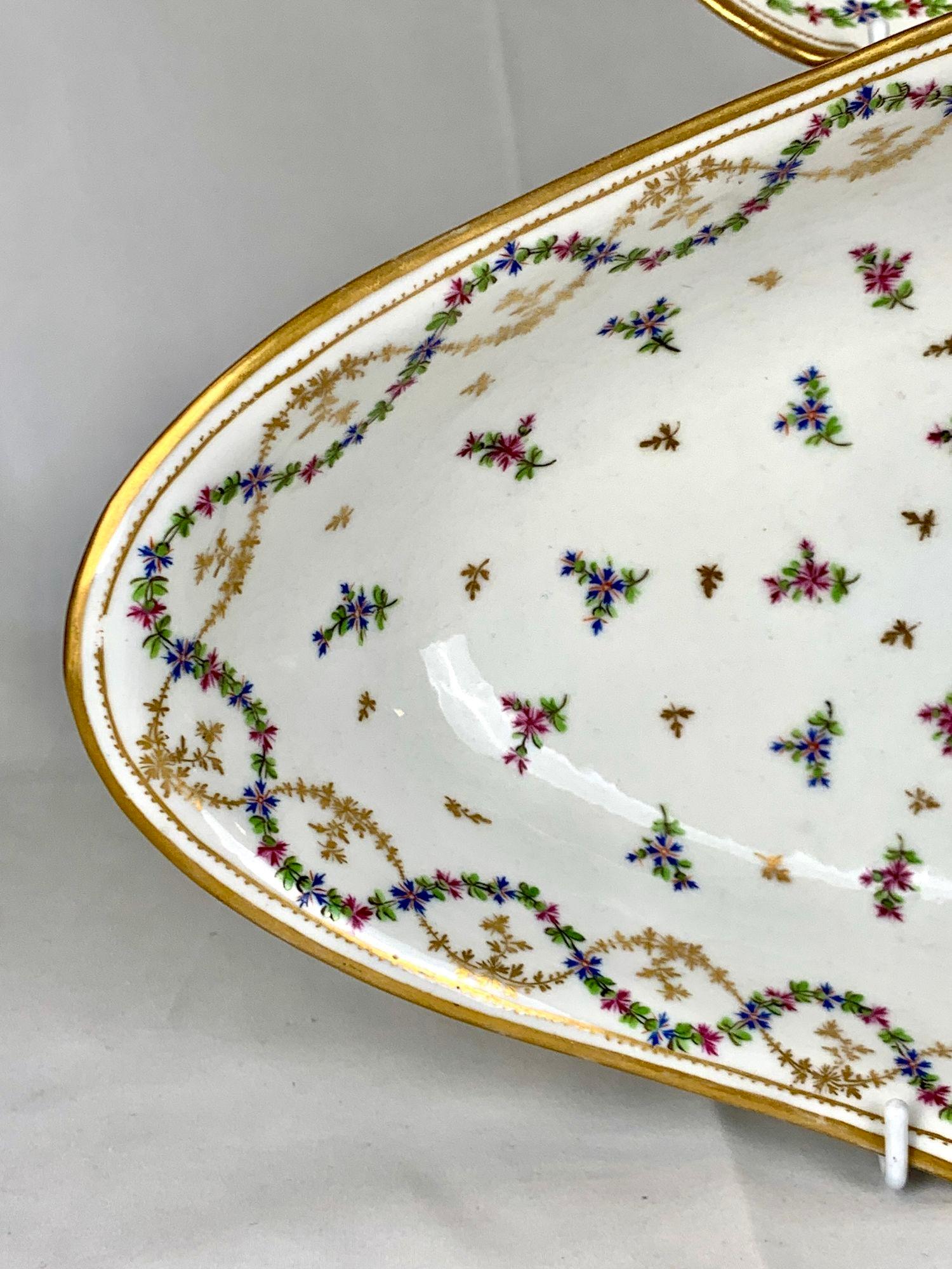 French 18th-Century Porcelain Dishes Sprig Pattern Hand-Painted Locré, ca. 1785 In Excellent Condition In Katonah, NY