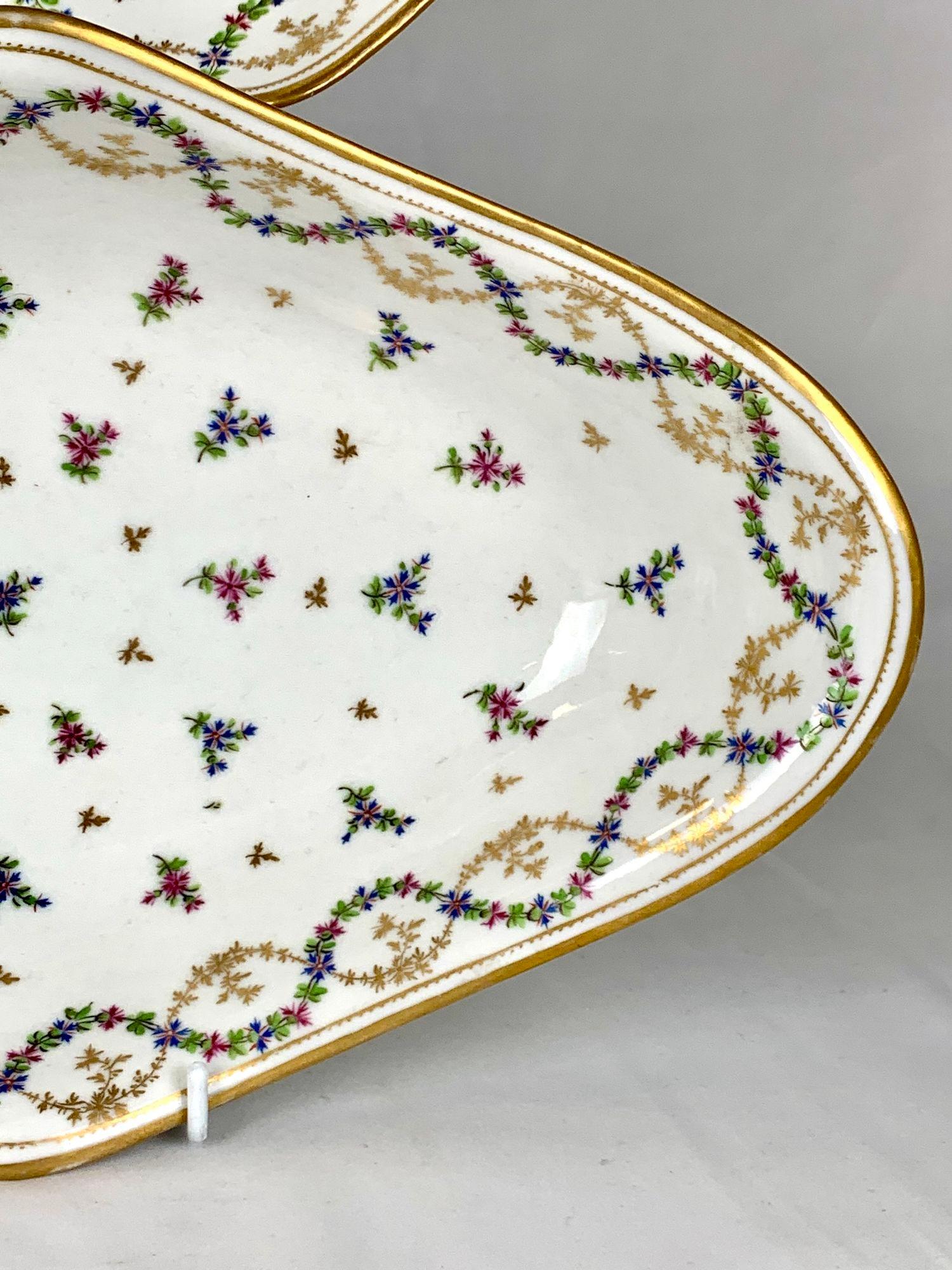 French 18th-Century Porcelain Dishes Sprig Pattern Hand-Painted Locré, ca. 1785 1