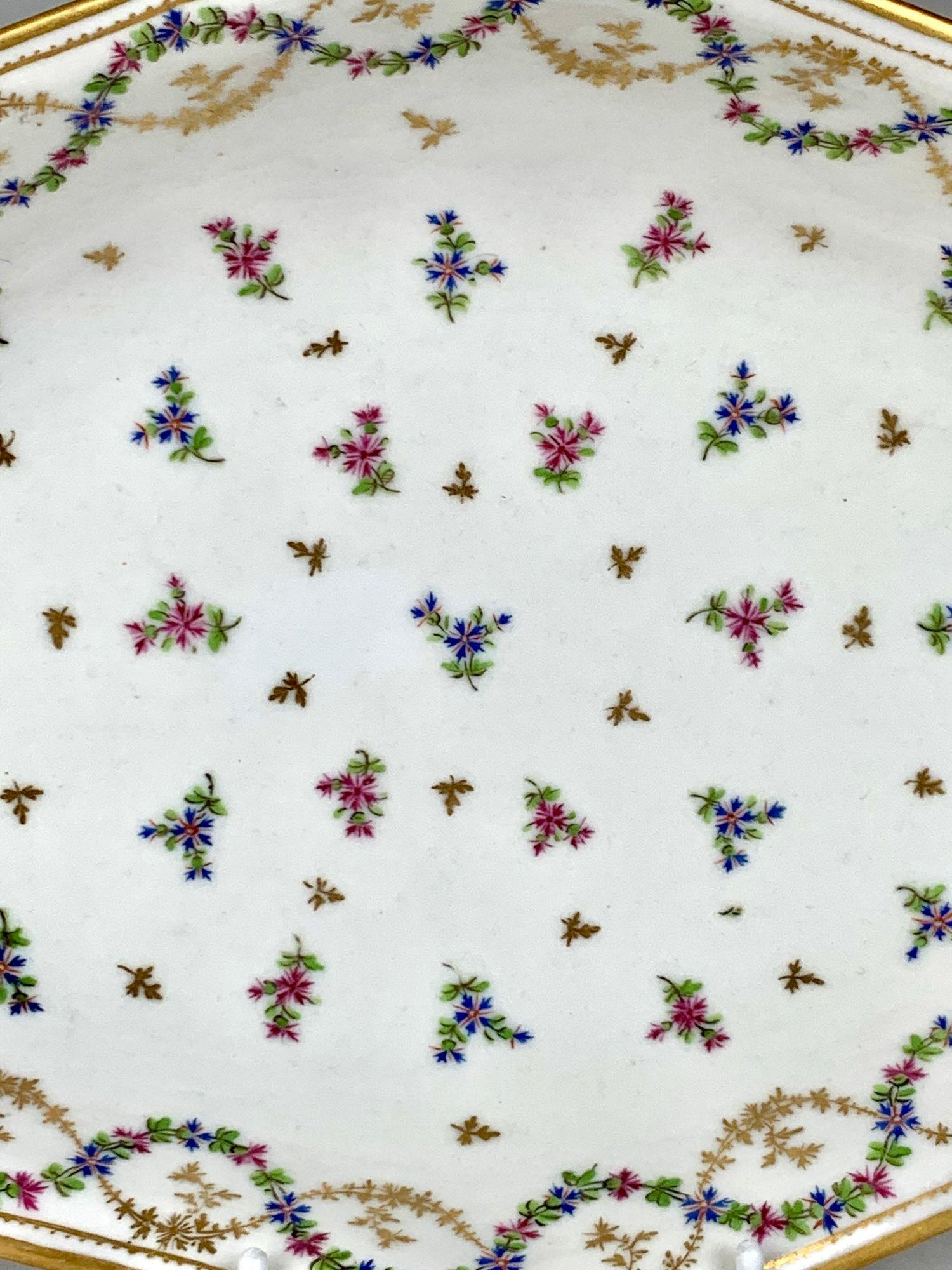 French 18th-Century Porcelain Dishes Sprig Pattern Hand-Painted Locré, ca. 1785 2