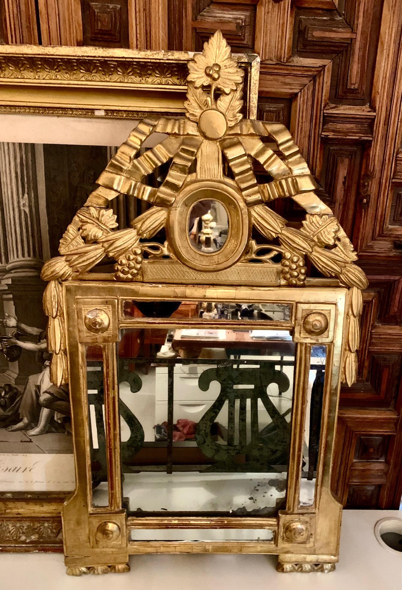 XVIIIe siècle français  Miroir provençal Louis XVI en bois doré en vente 7