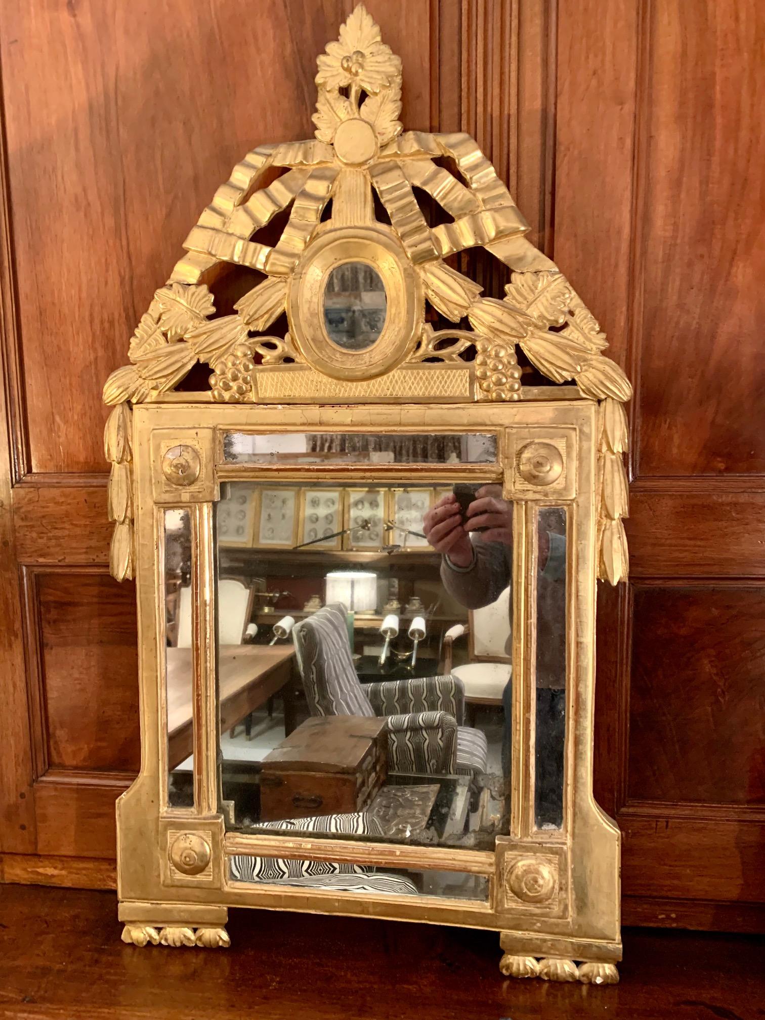XVIIIe siècle français  Miroir provençal Louis XVI en bois doré en vente 8