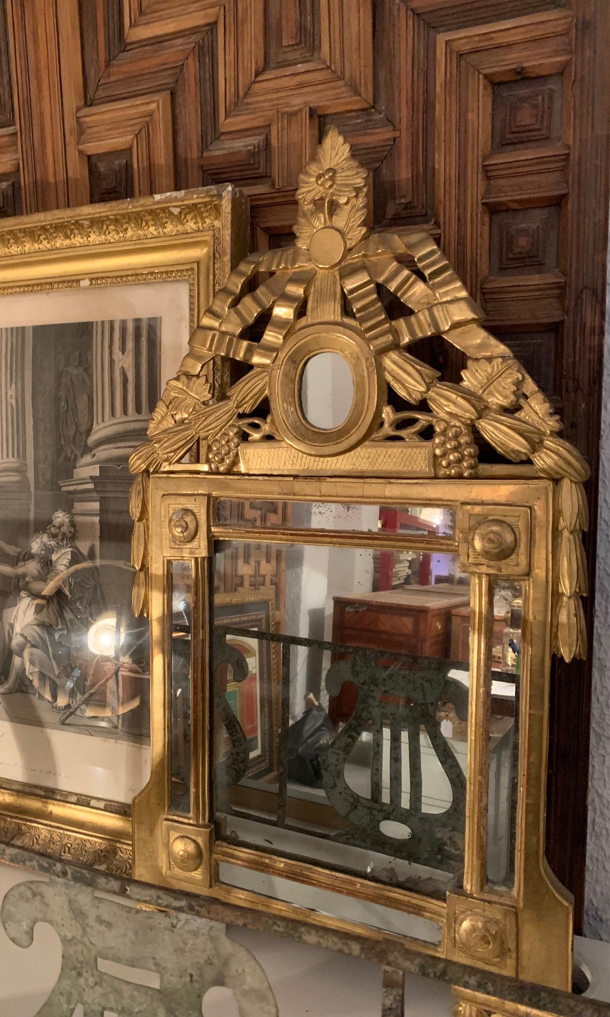 XVIIIe siècle français  Miroir provençal Louis XVI en bois doré en vente 9