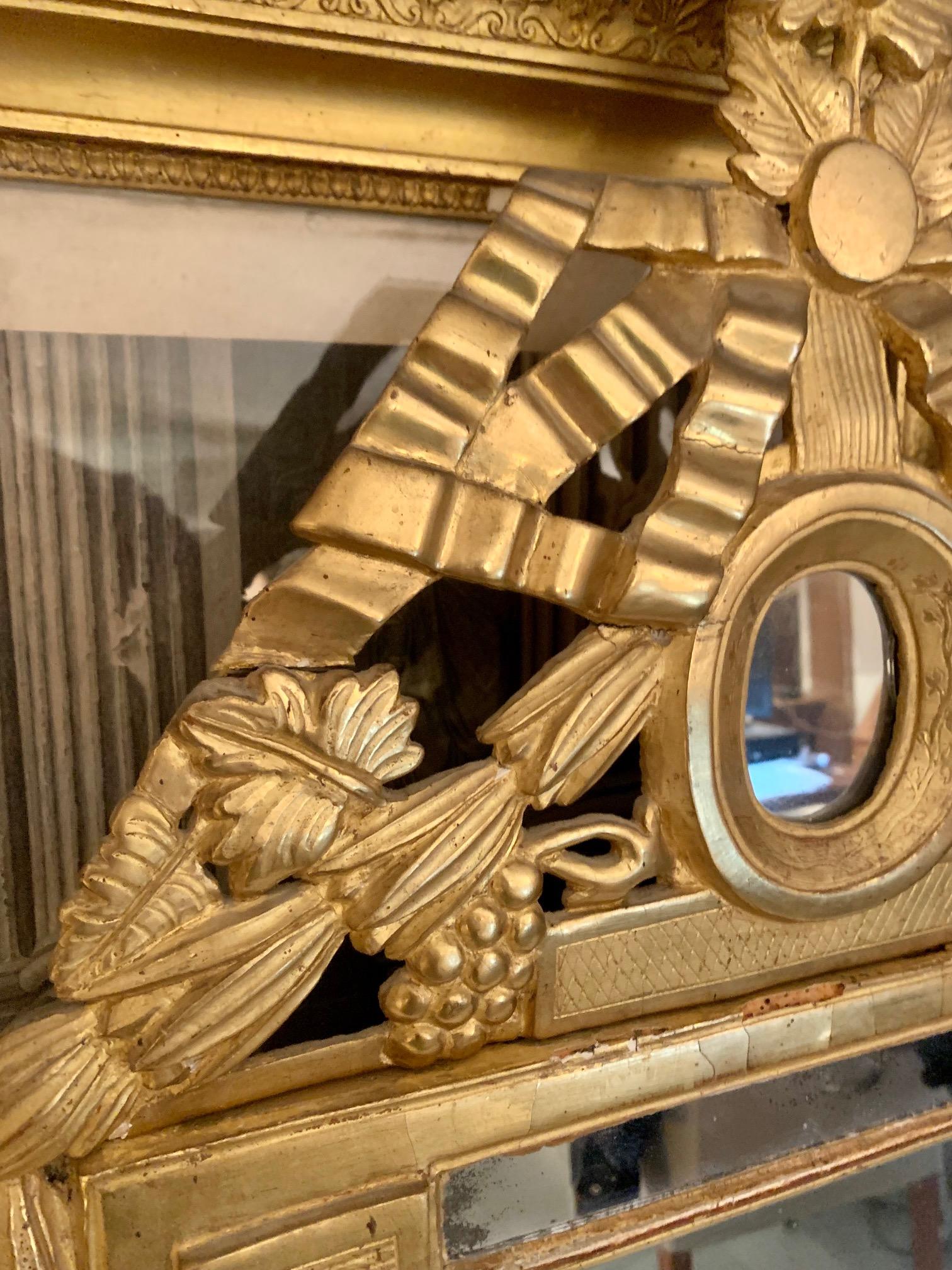 XVIIIe siècle français  Miroir provençal Louis XVI en bois doré en vente 1