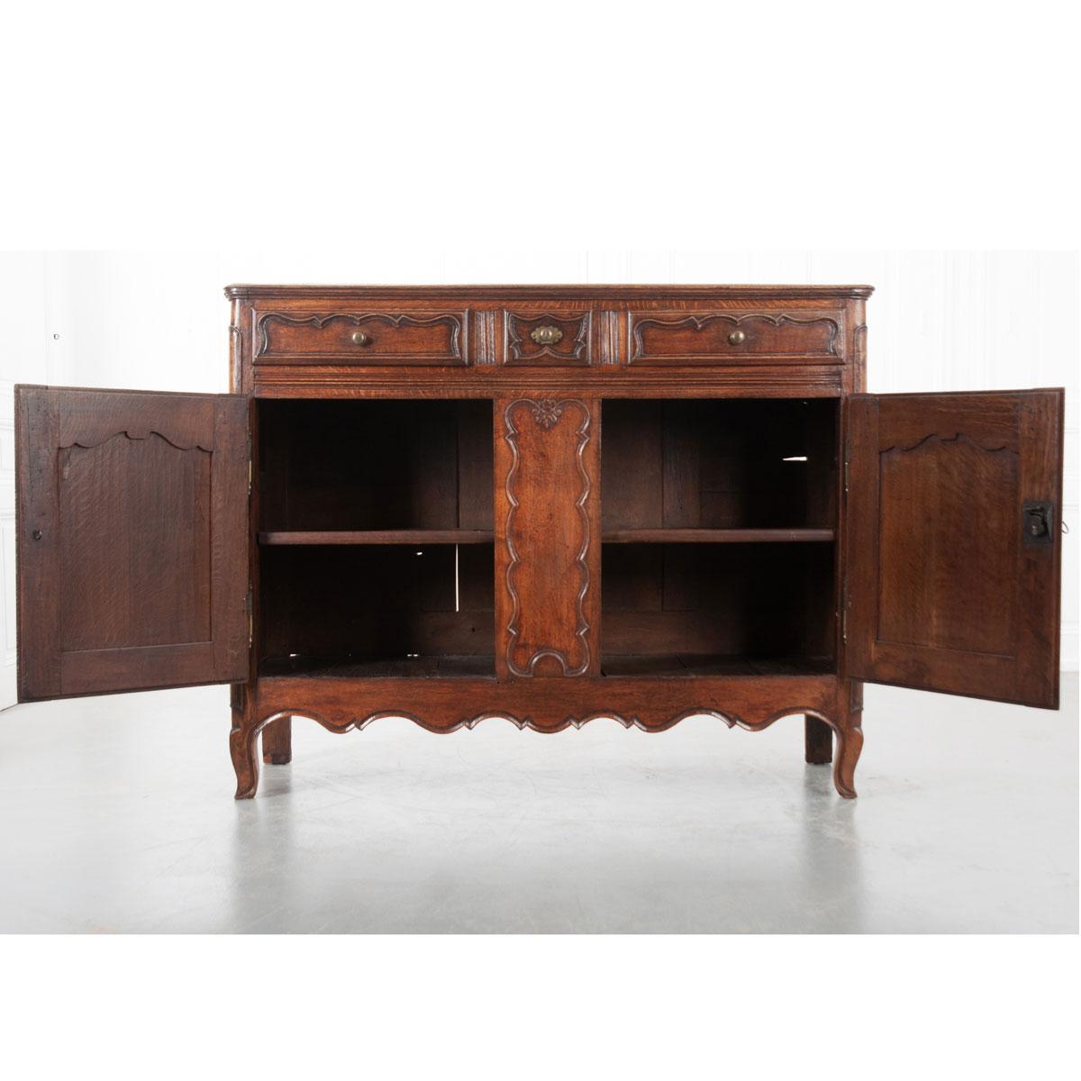 French 18th Century Provincial Oak Buffet For Sale 5