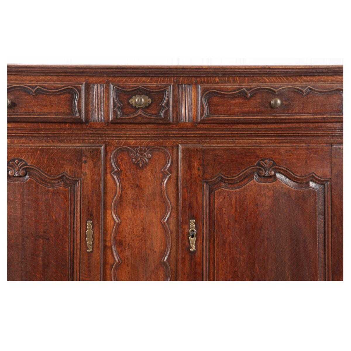 French 18th Century Provincial Oak Buffet For Sale 1