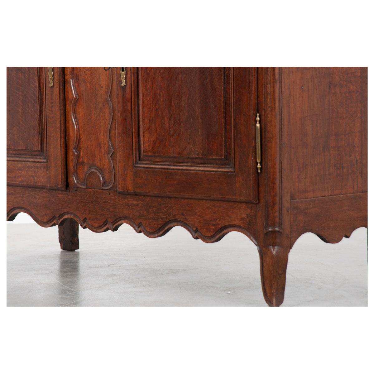French 18th Century Provincial Oak Buffet For Sale 3