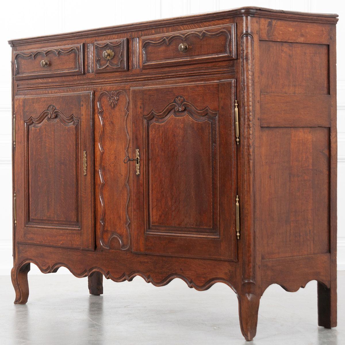 French 18th Century Provincial Oak Buffet For Sale 4