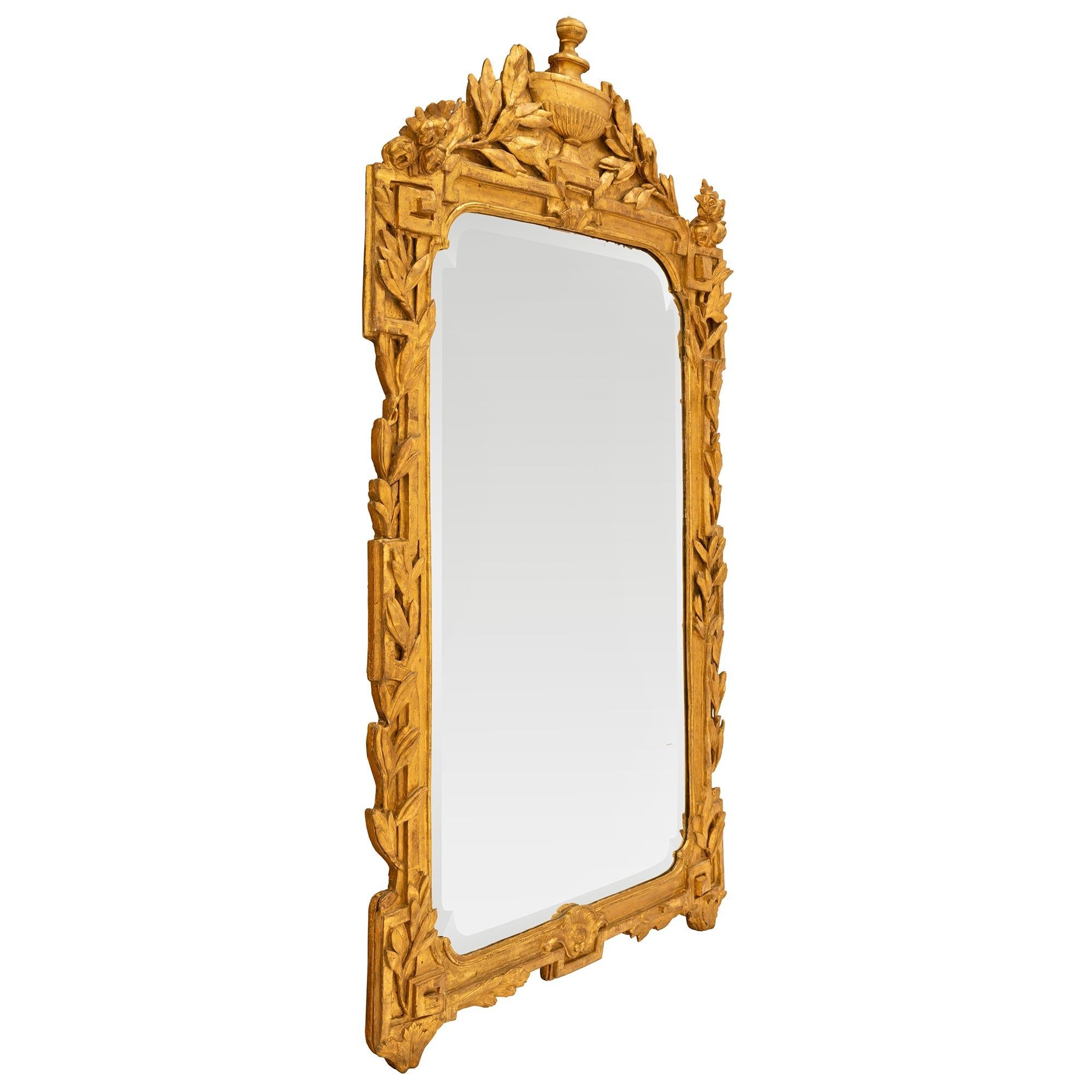 French 18th Century Provincial Regence Period Giltwood Mirror In Good Condition For Sale In West Palm Beach, FL