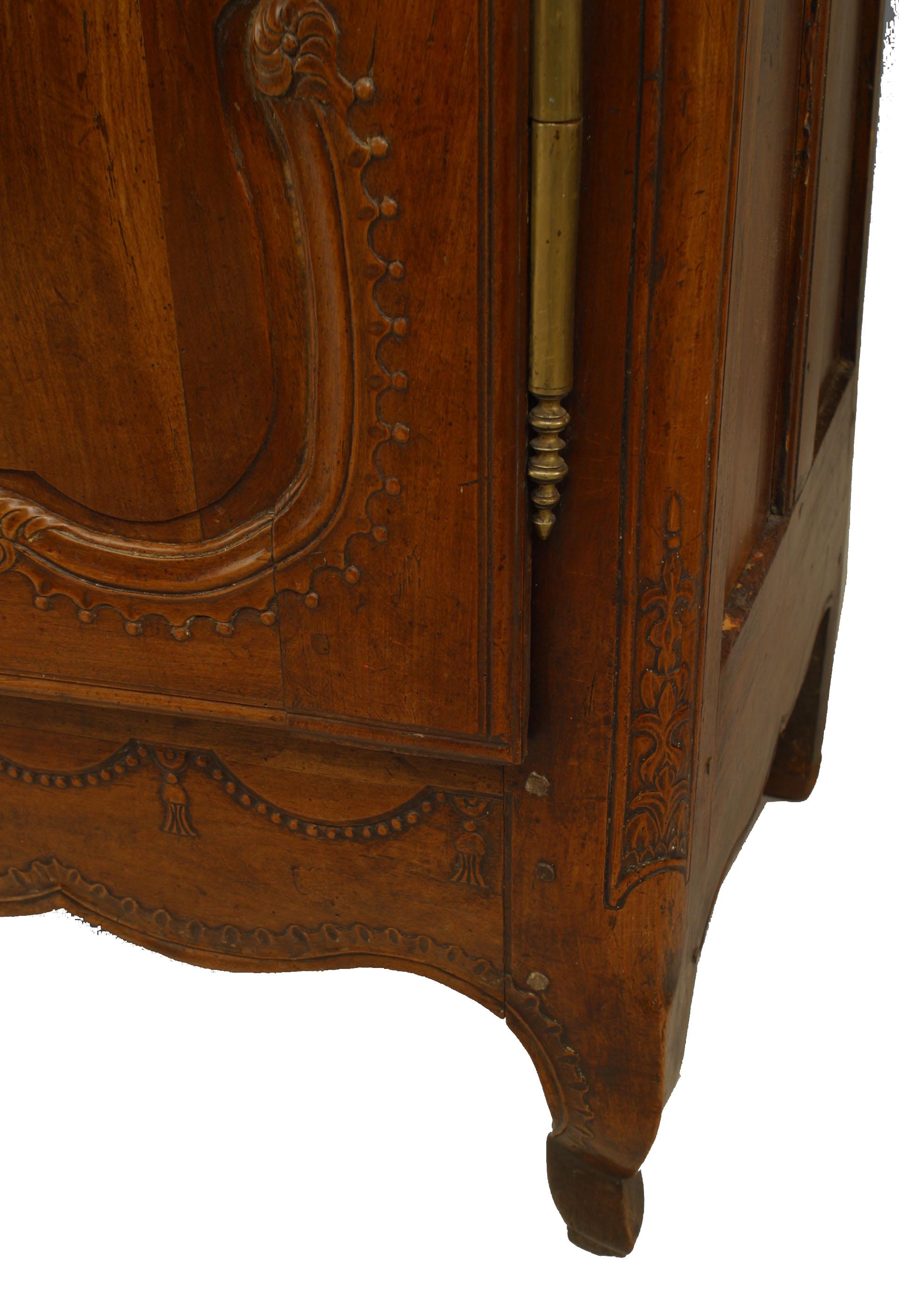 French 18th Century Provincial Walnut Armoire For Sale 1