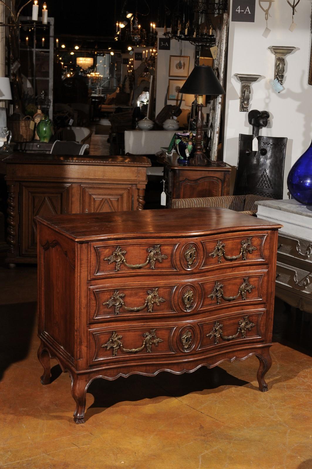 French 18th Century Régence Beechwood Serpentine Commode with Bronze Hardware 7
