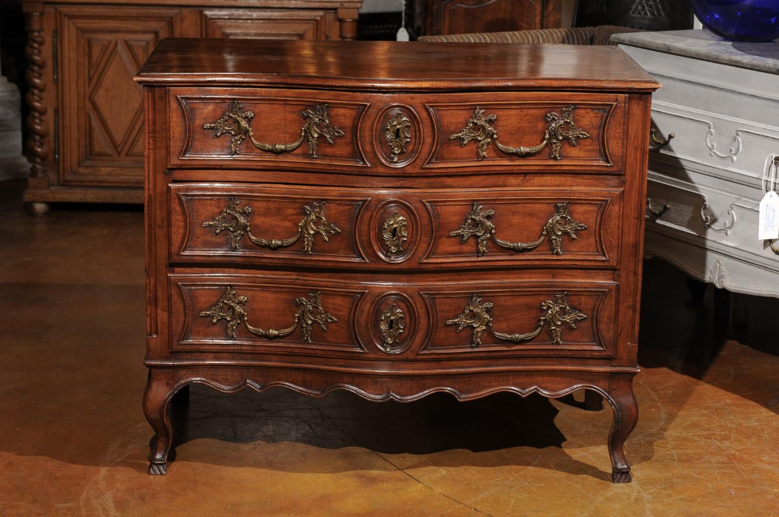 French 18th Century Régence Beechwood Serpentine Commode with Bronze Hardware 5
