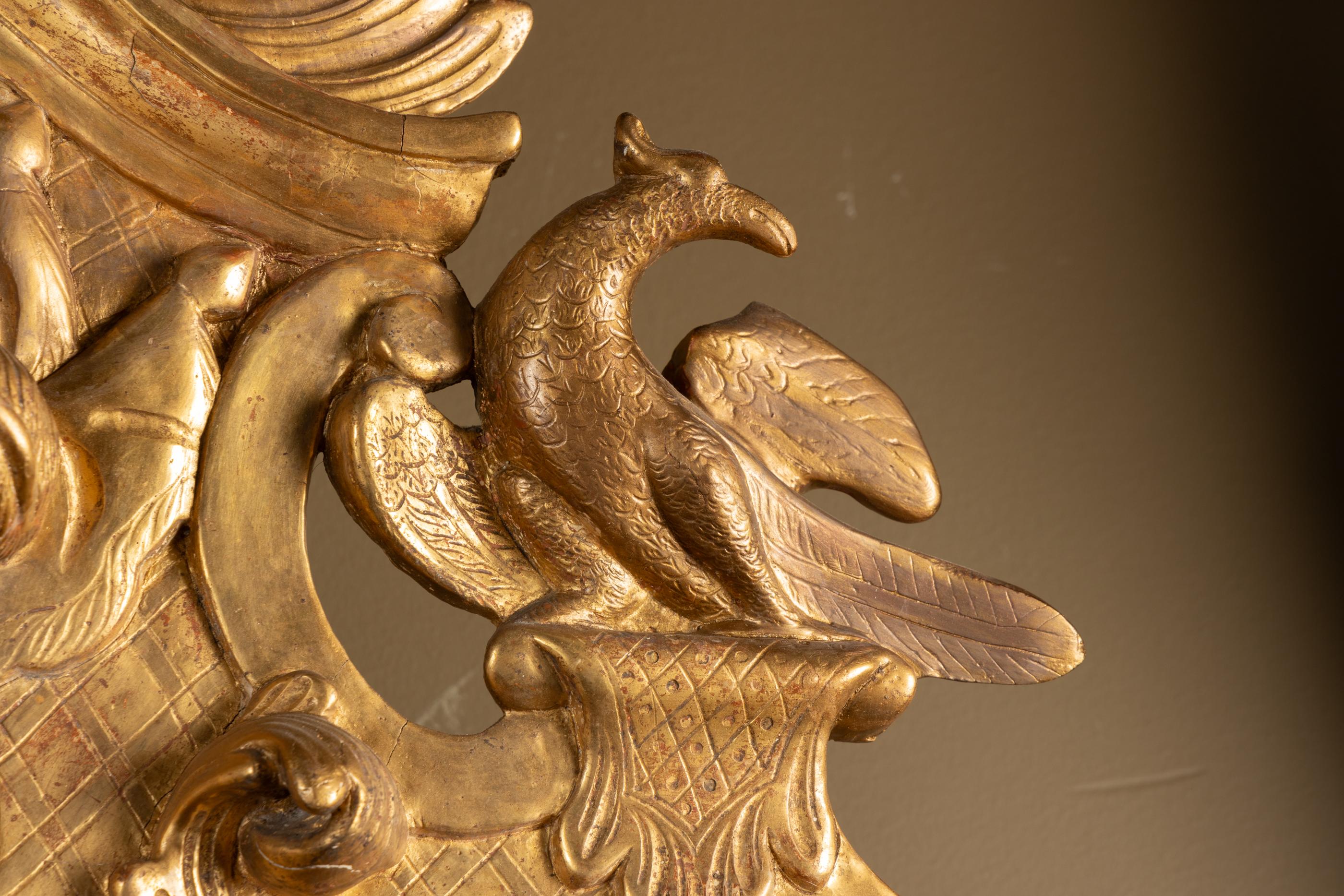 Miroir à feuilles d'or sculpté de la Régence française du XVIIIe siècle en vente 4