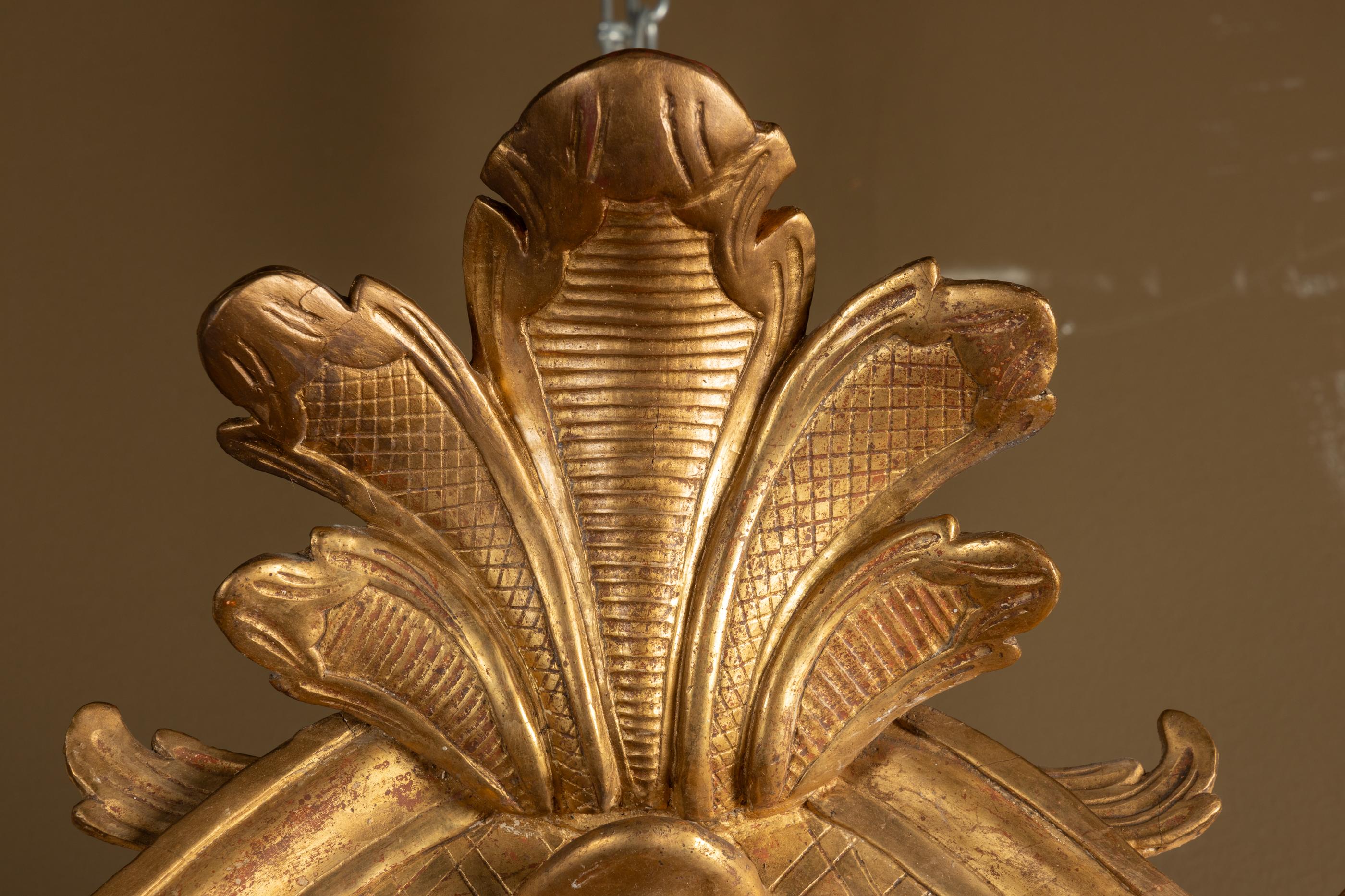Miroir à feuilles d'or sculpté de la Régence française du XVIIIe siècle en vente 5