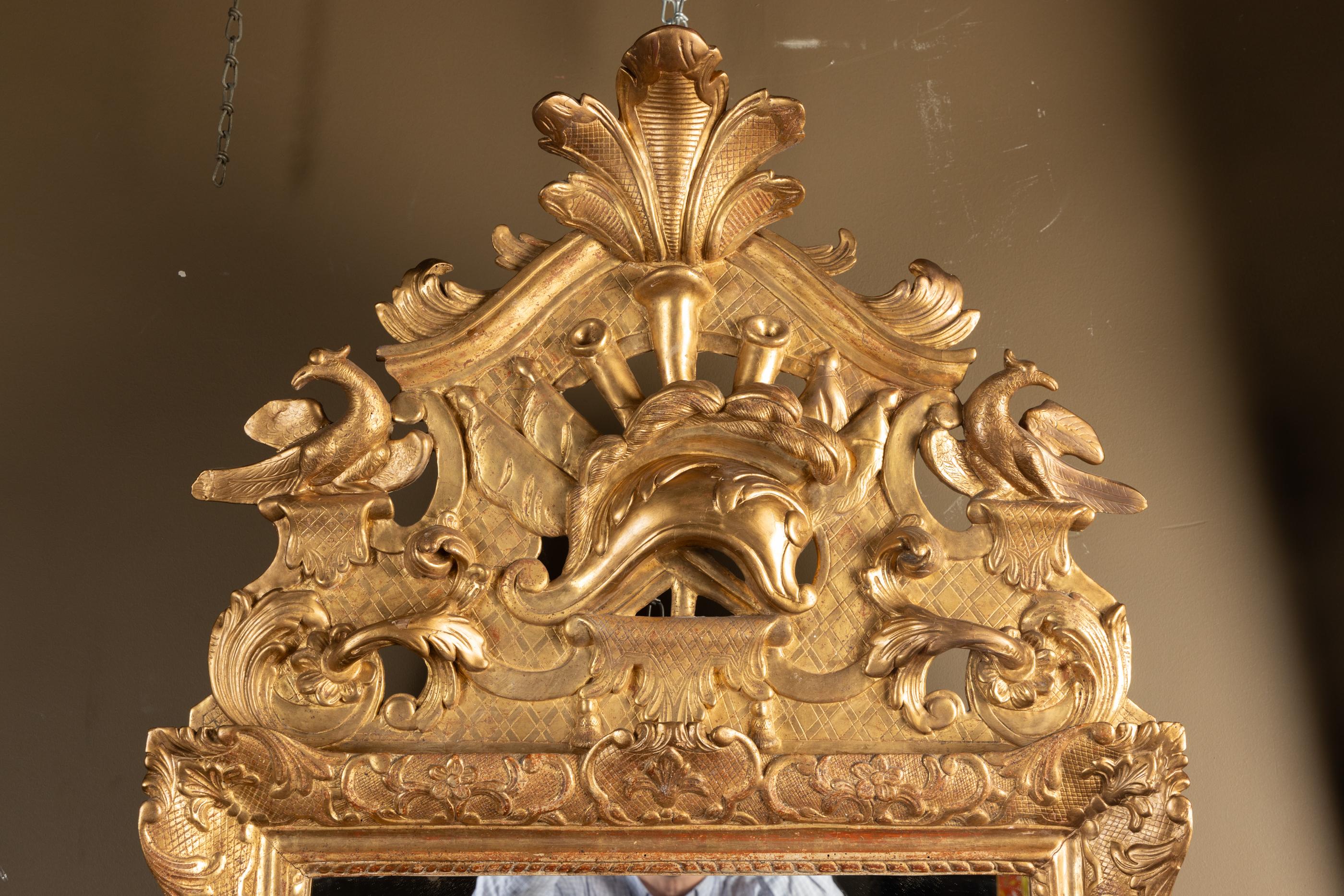 Miroir à feuilles d'or sculpté de la Régence française du XVIIIe siècle en vente 7