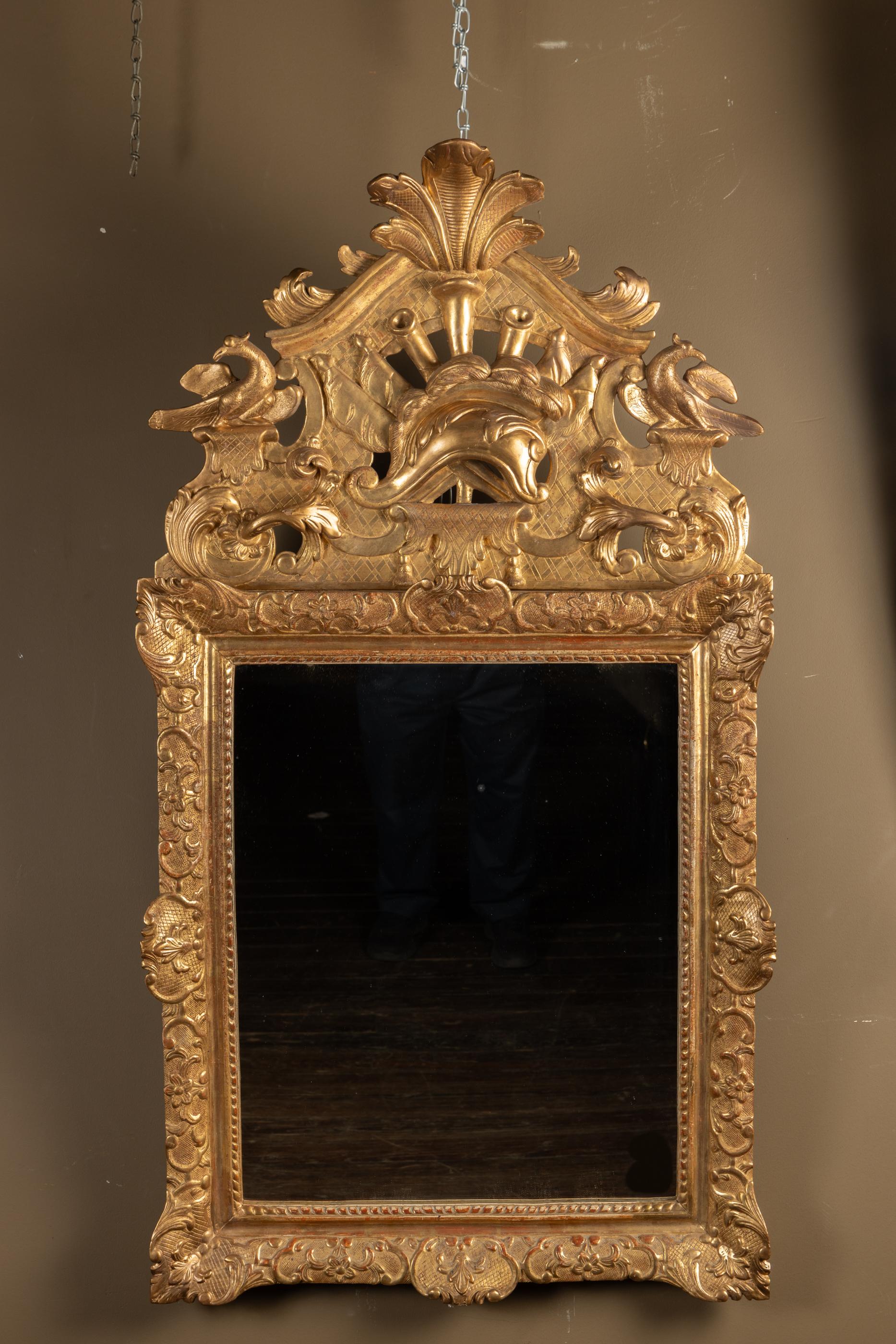Miroir à feuilles d'or sculpté de la Régence française du XVIIIe siècle en vente 9