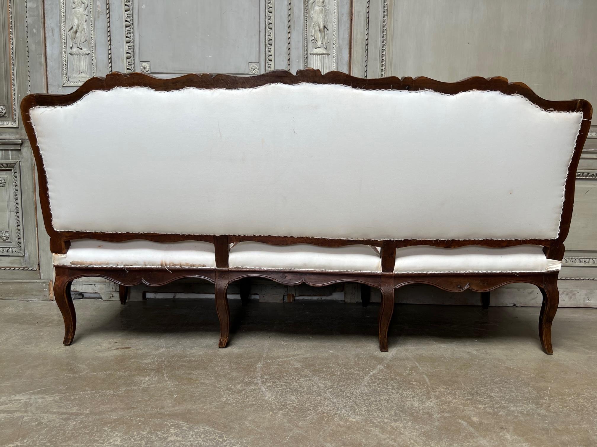 French 18th Century Regence Carved Walnut Canape Sofa In Fair Condition In Dallas, TX
