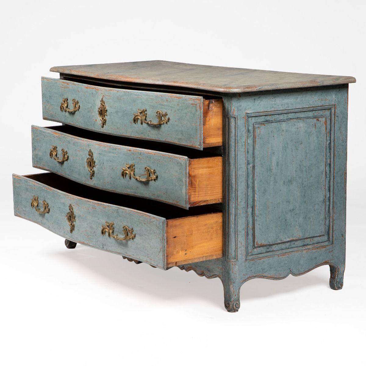 Cómoda Régence Francesa del Siglo XVIII con Frente de Arco en Gris-Azul Regencia en venta
