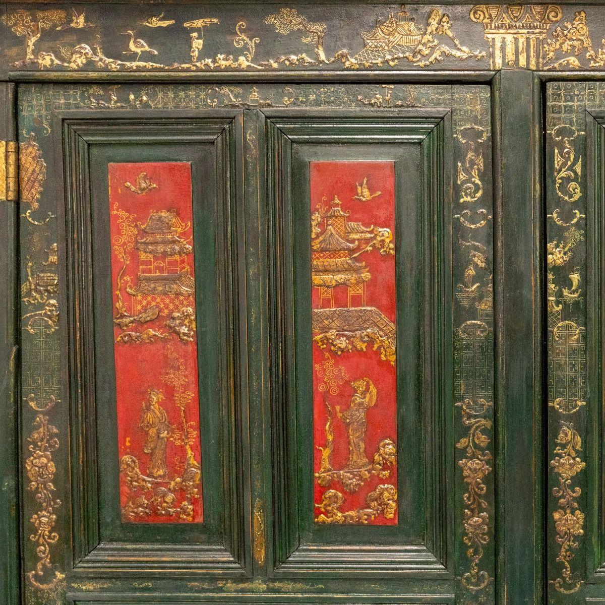 Chêne Cabinet à Chinoiserie d'époque Régence du 18ème siècle en vente