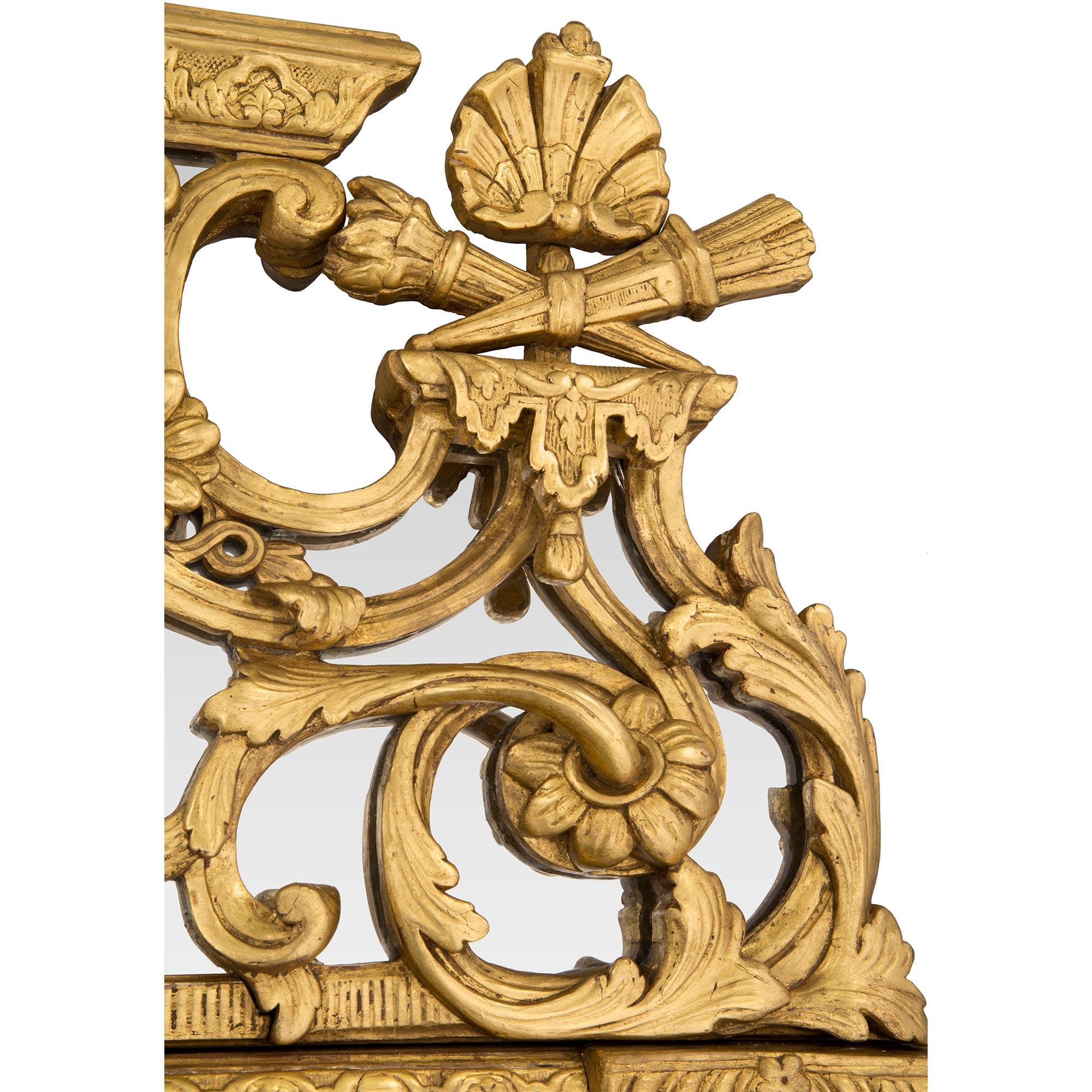Miroir en bois doré à double cadre de la période Régence du XVIIIe siècle français en vente 1