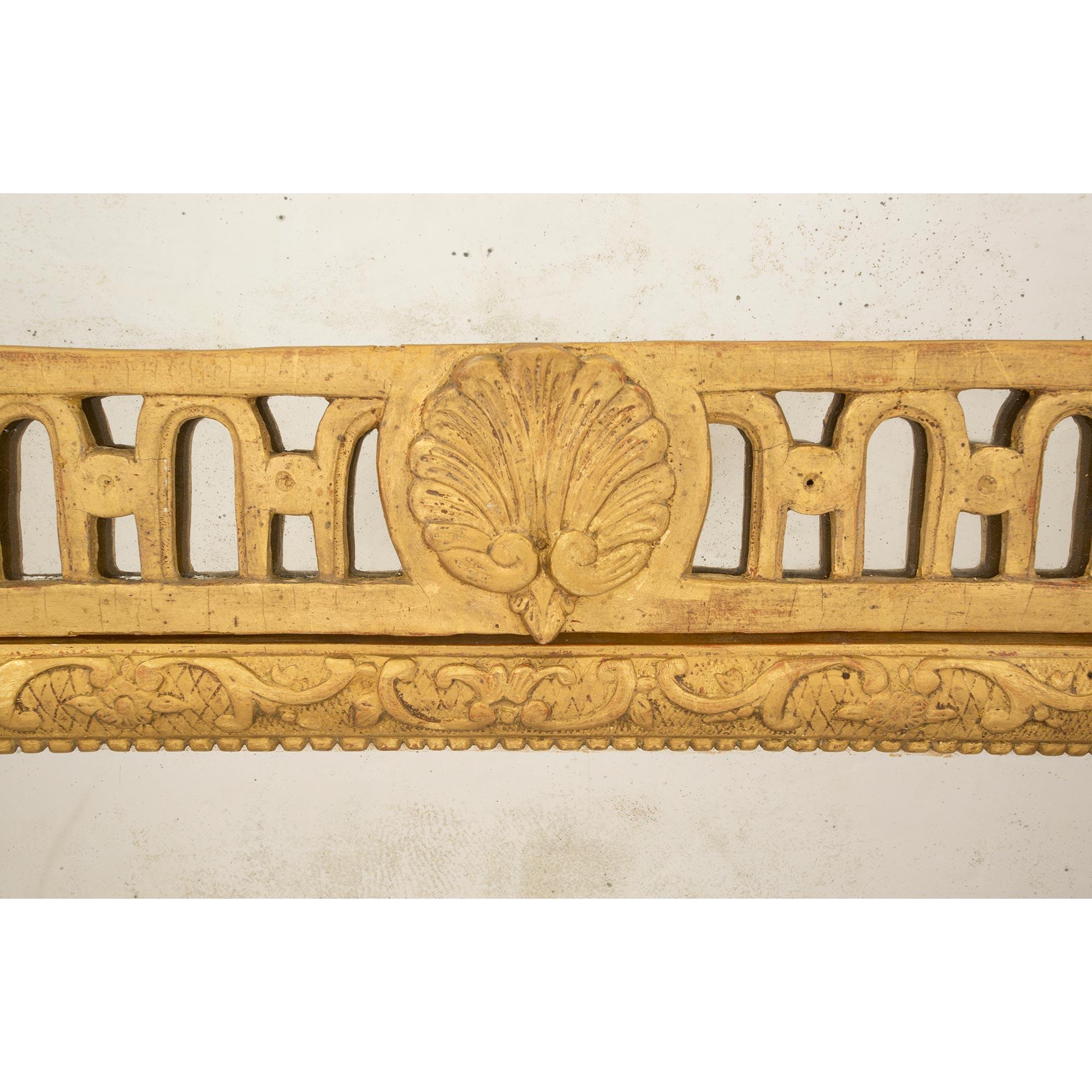 Miroir français en bois doré à double cadre de la période Régence du 18ème siècle en vente 1