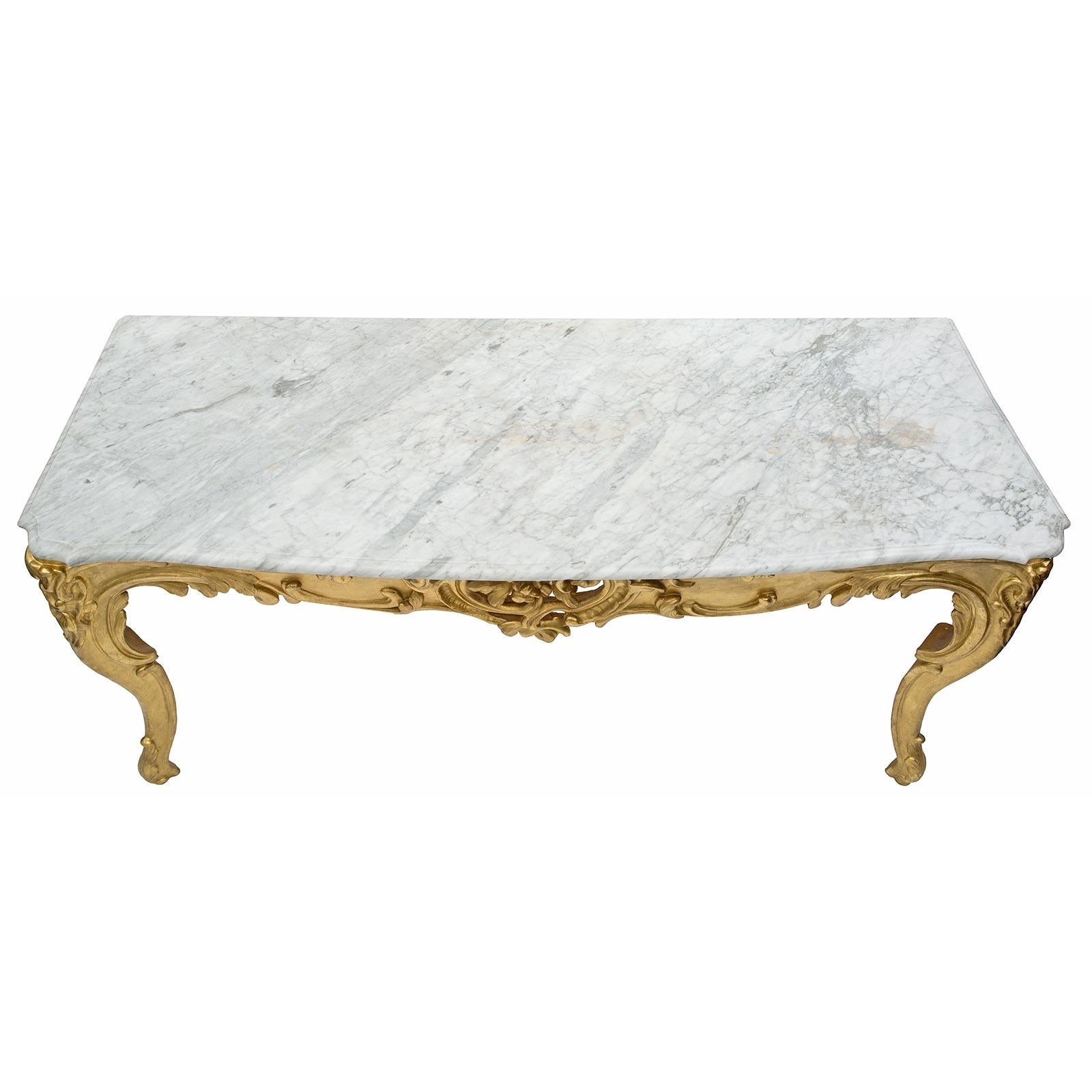 A striking French 18th century Régence Period giltwood and marble console. The console is raised by handsome cabriole legs with foliate movements and fine floral carvings at each corner. The scalloped shaped frieze displays a beautiful pierced