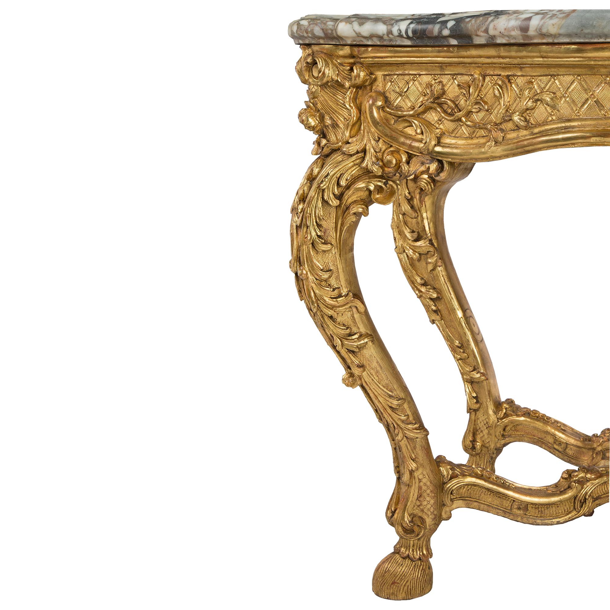 XVIIIe siècle et antérieur Console autoportante en bois doré et marbre de la période Régence du 18ème siècle français en vente