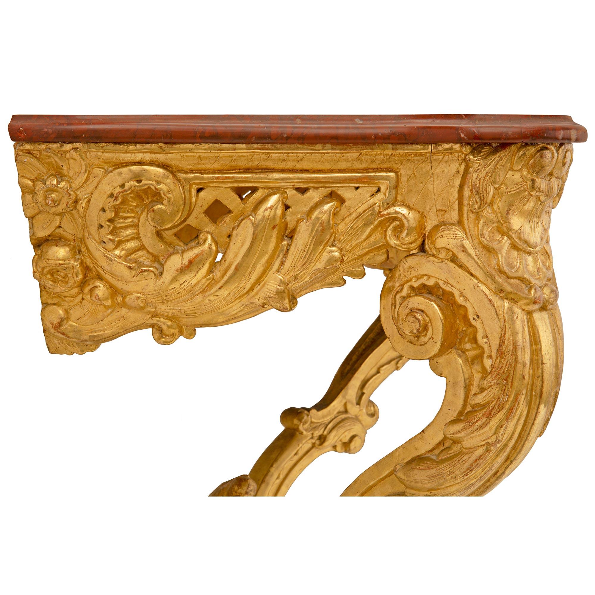 Console française d'époque Régence du 18ème siècle en bois doré et marbre rouge griotte en vente 1