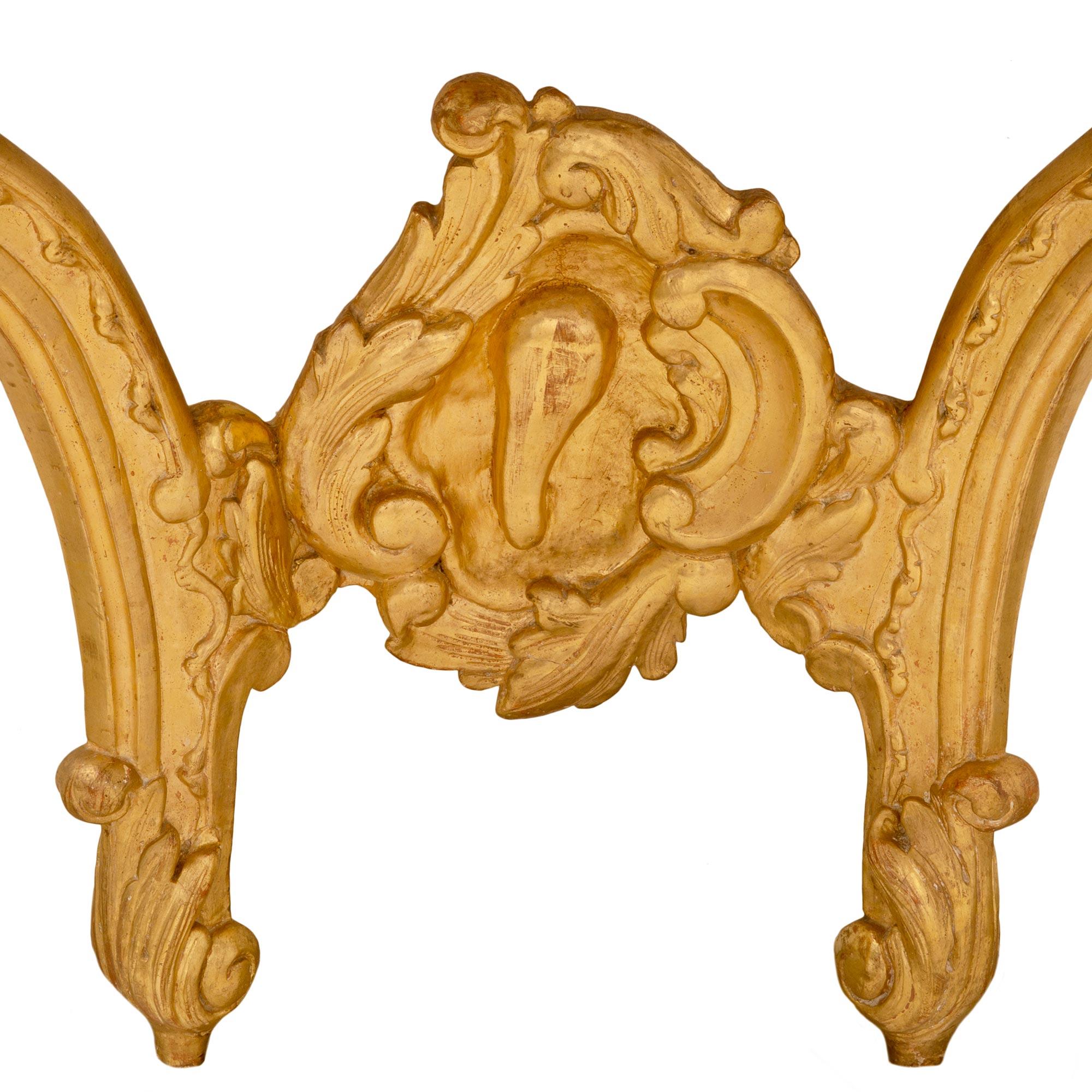 Console française d'époque Régence du 18ème siècle en bois doré et marbre rouge griotte en vente 2