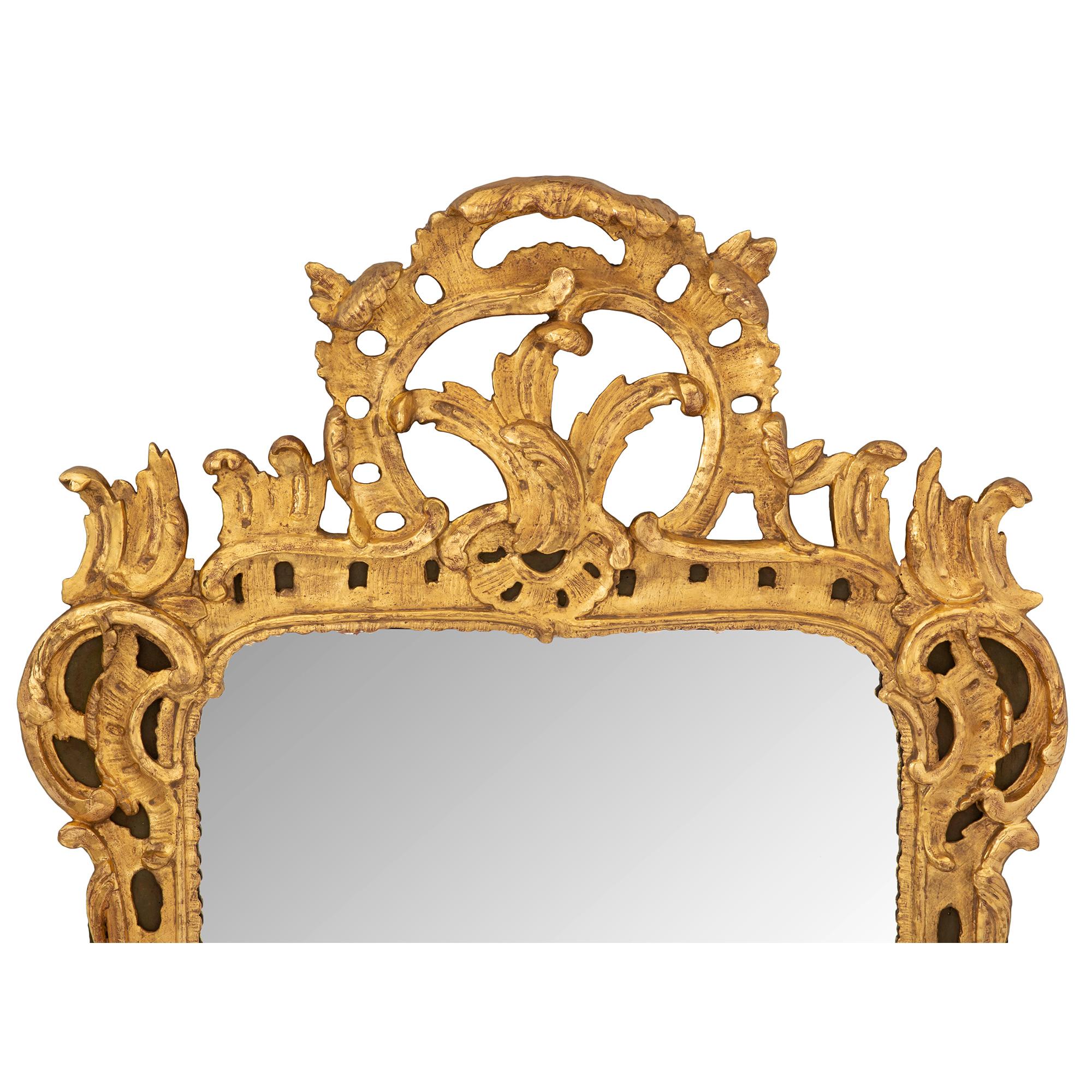 French 18th Century Régence Period Giltwood Mirror In Good Condition For Sale In West Palm Beach, FL