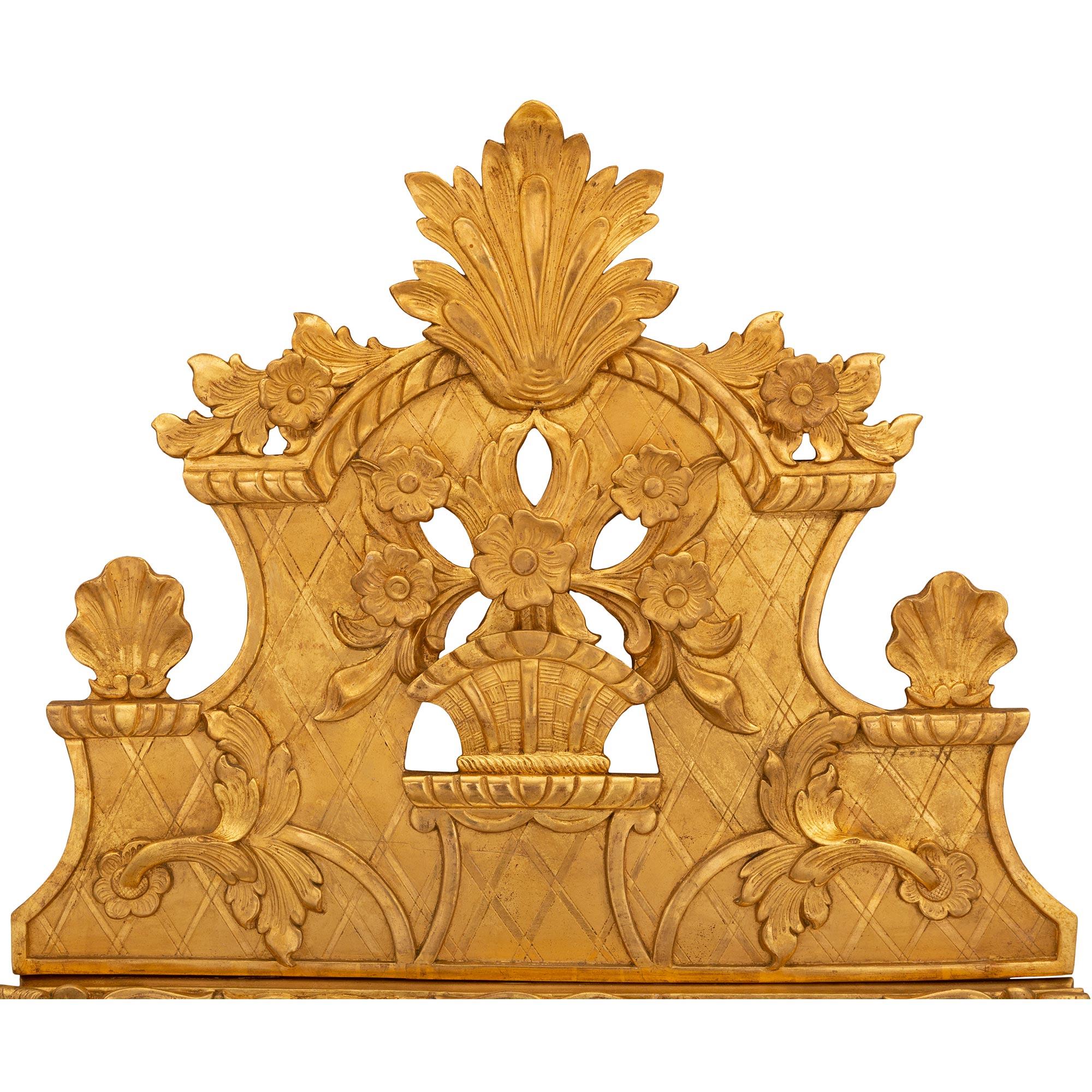 French 18th Century Regence Period Giltwood Mirror In Good Condition For Sale In West Palm Beach, FL