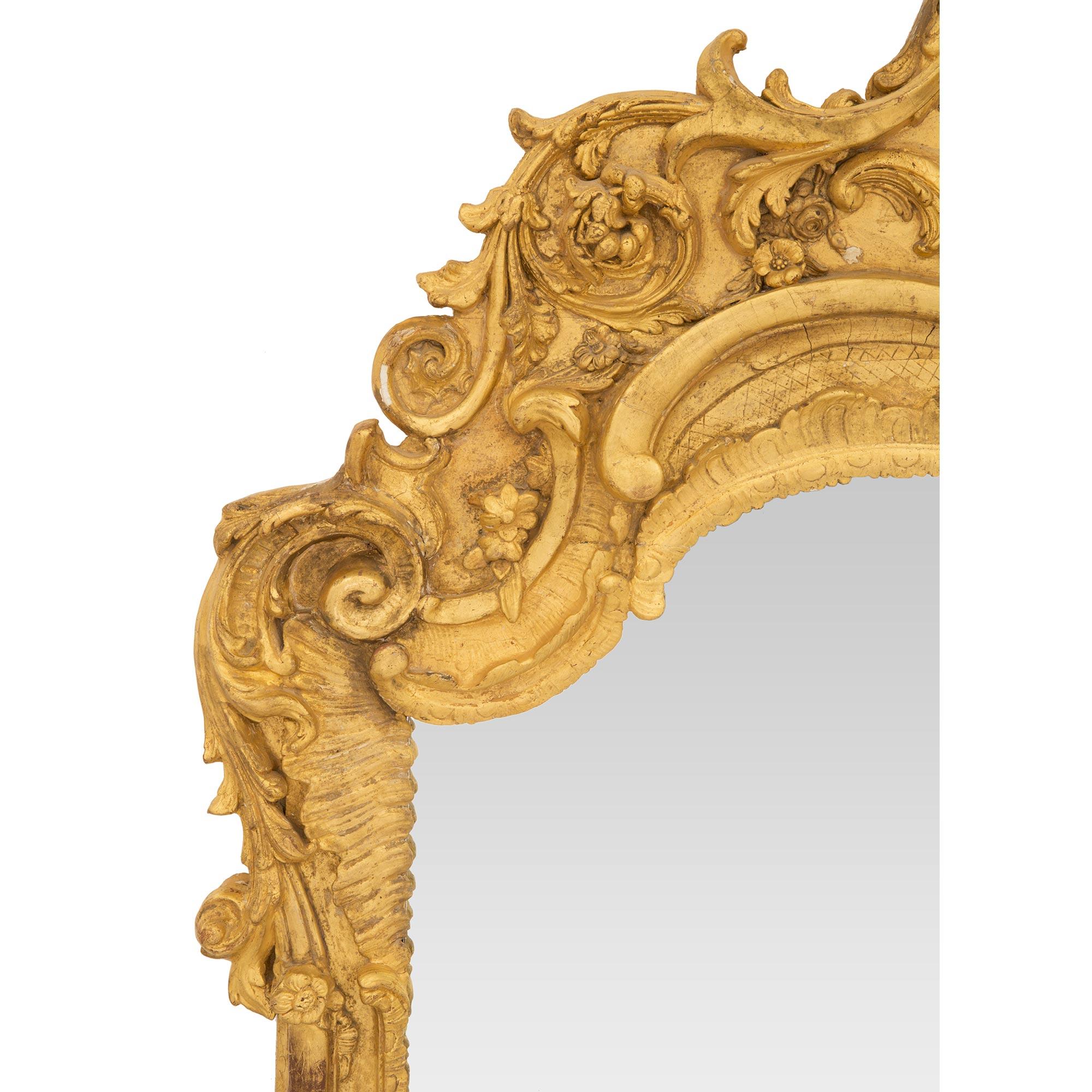 Vergoldeter Holzspiegel aus der Regence-Periode des 18. Jahrhunderts im Zustand „Gut“ im Angebot in West Palm Beach, FL