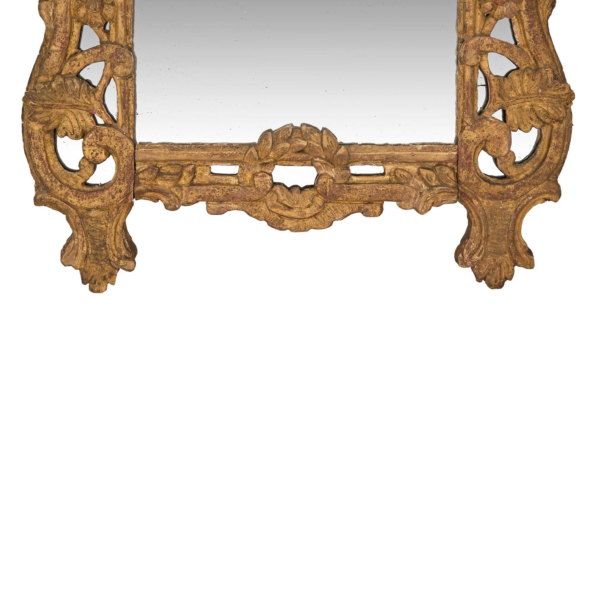 French 18th Century Régence Period Giltwood Mirror For Sale 1