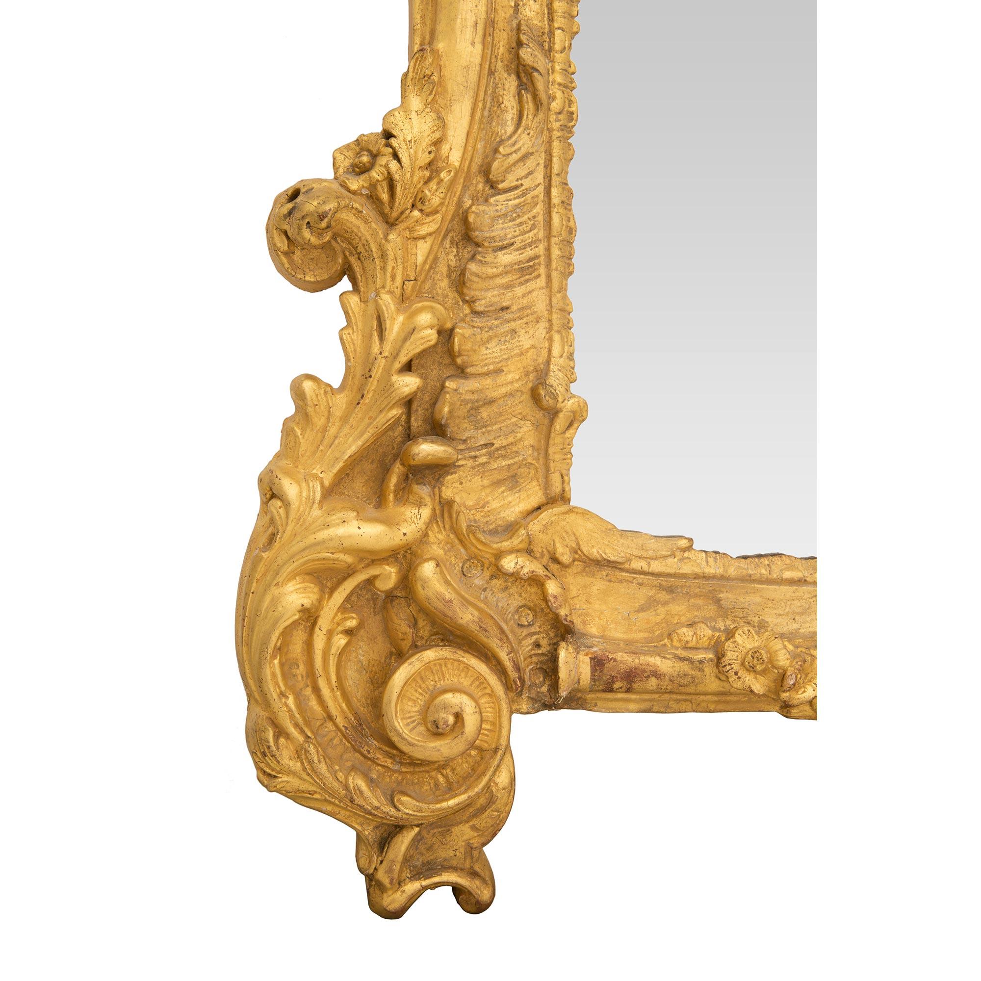 Vergoldeter Holzspiegel aus der Regence-Periode des 18. Jahrhunderts im Angebot 1